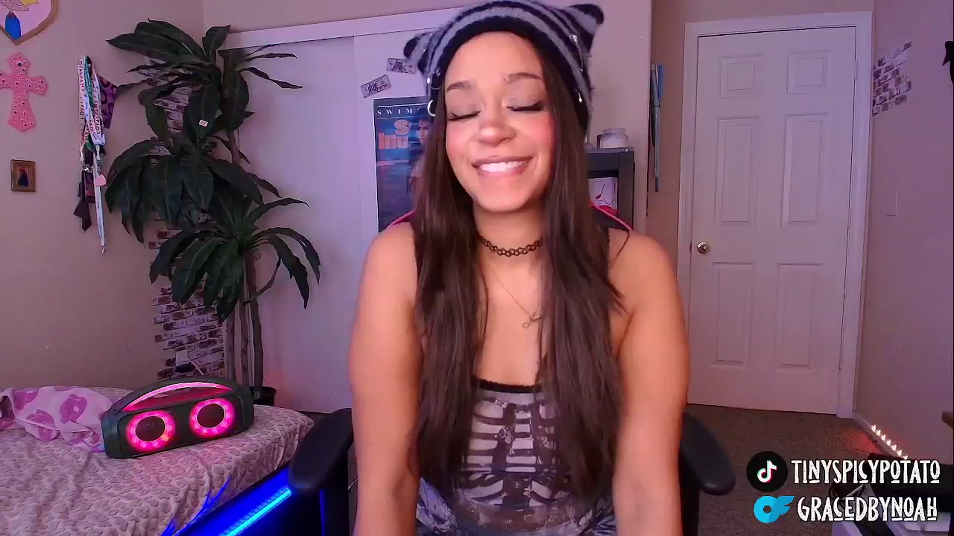 Gallery image thumbnail from NoahBensi's myfreecams stream on, 10/16/2025, 18:23 image 2 of 20