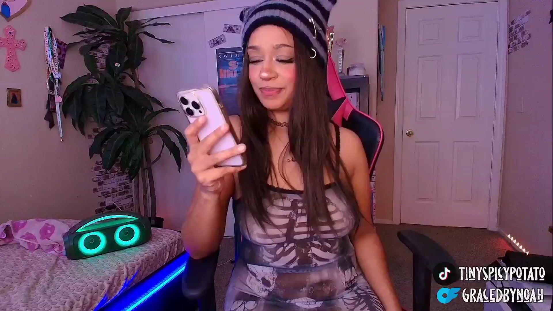 Gallery image thumbnail from NoahBensi's myfreecams stream on, 10/16/2025, 18:23 image 11 of 20