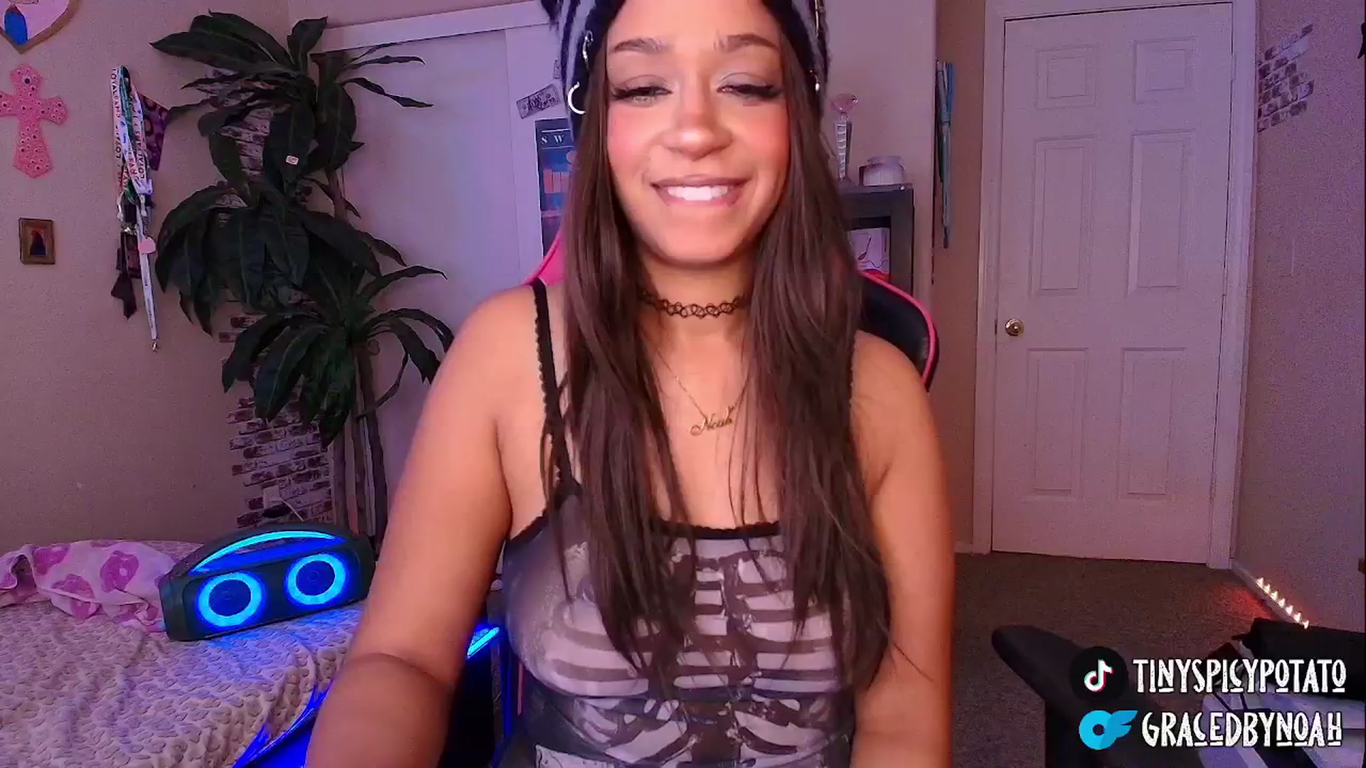 Gallery image thumbnail from NoahBensi's myfreecams stream on, 10/16/2025, 18:23 image 17 of 20