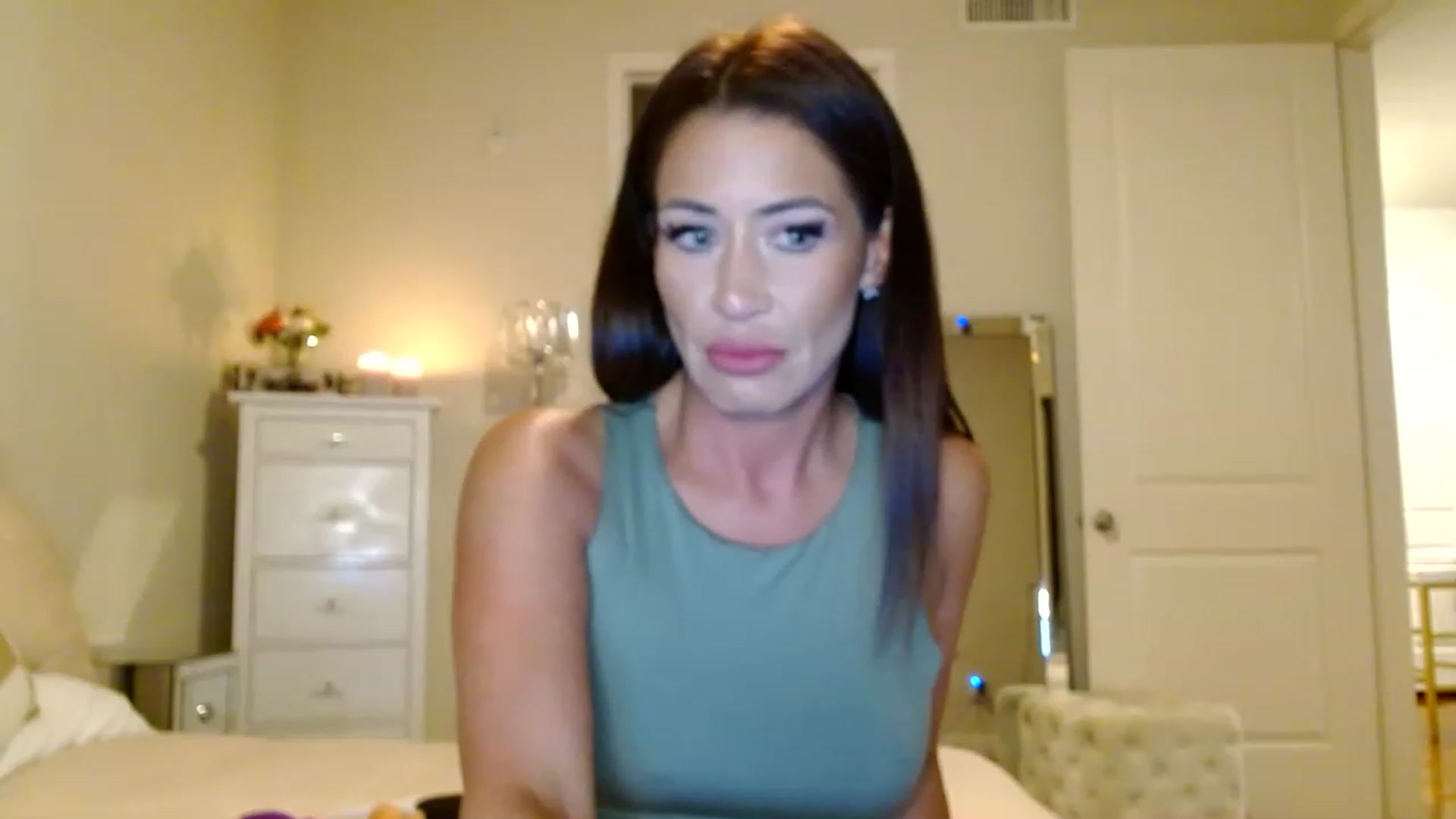Gallery image thumbnail from Noelles's myfreecams stream on, 03/19/2023, 10:33 image 5 of 20