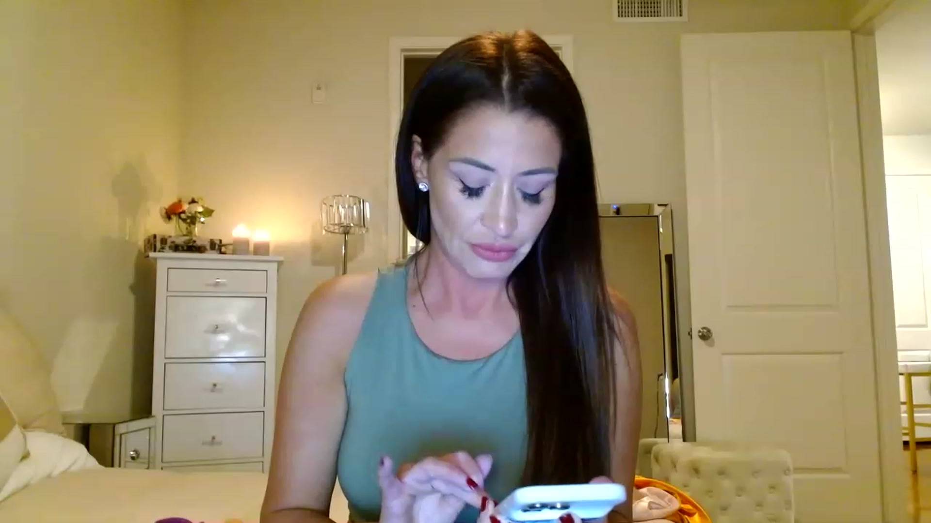 Gallery image thumbnail from Noelles's myfreecams stream on, 03/19/2023, 10:33 image 17 of 20