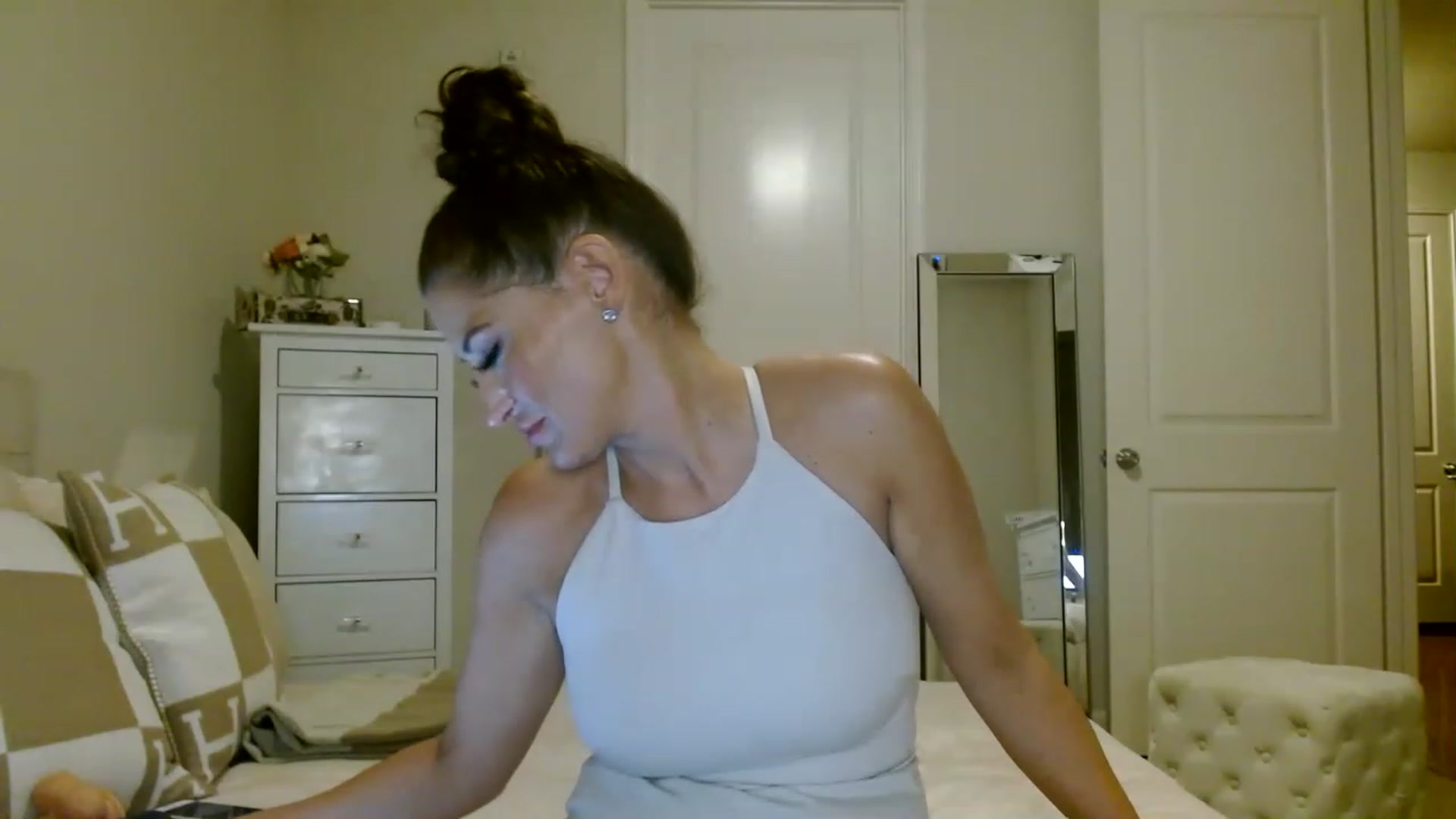 Gallery image thumbnail from Noelles's myfreecams stream on, 03/24/2023, 07:52 image 6 of 20