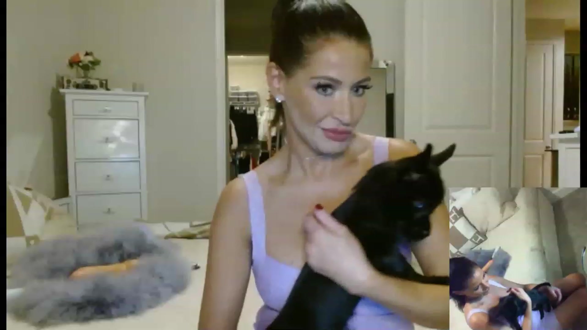 Gallery image thumbnail from Noelles's myfreecams stream on, 03/25/2023, 09:43 image 11 of 20