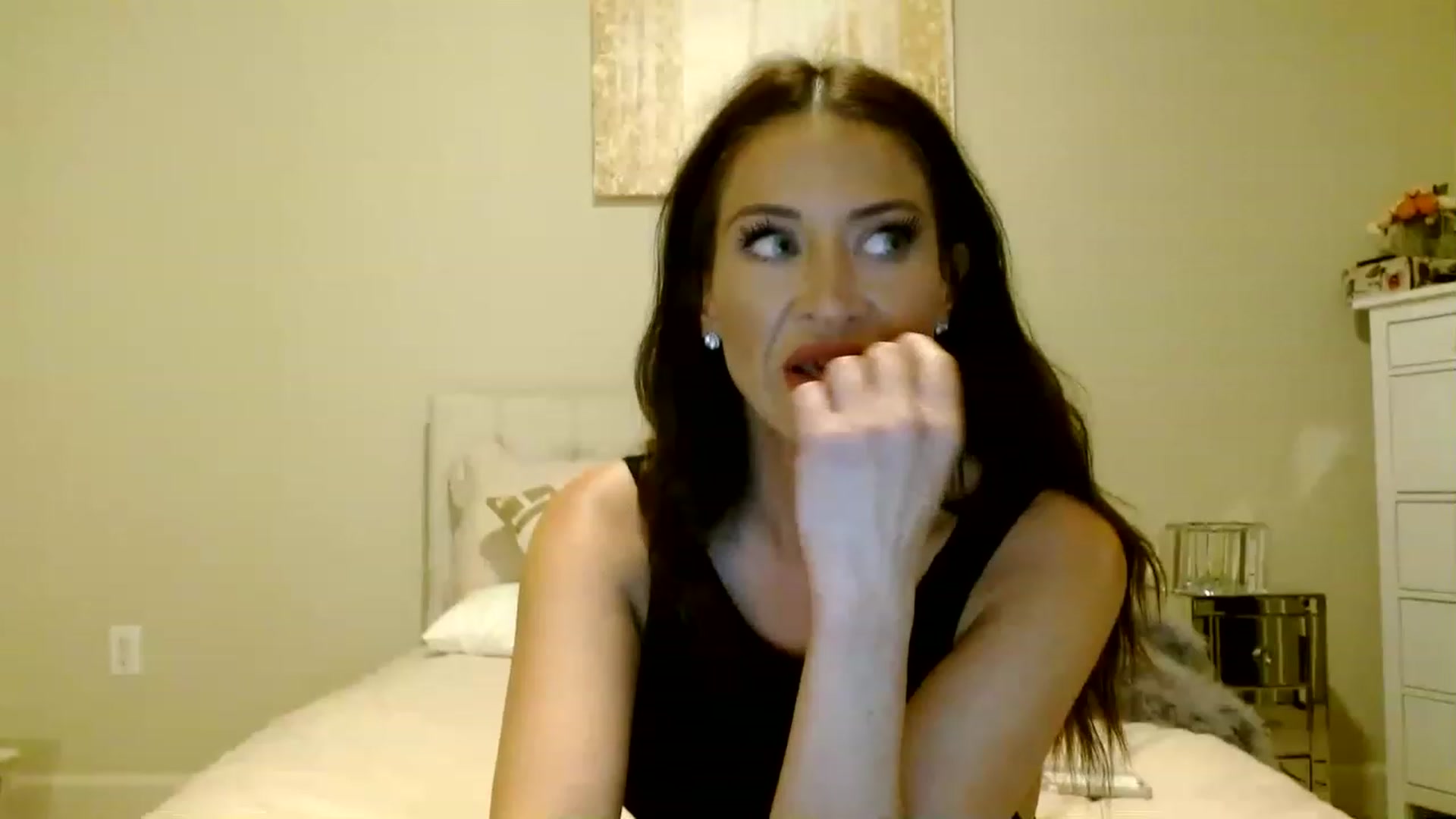 Gallery image thumbnail from Noelles's myfreecams stream on, 04/07/2023, 06:52 image 10 of 20