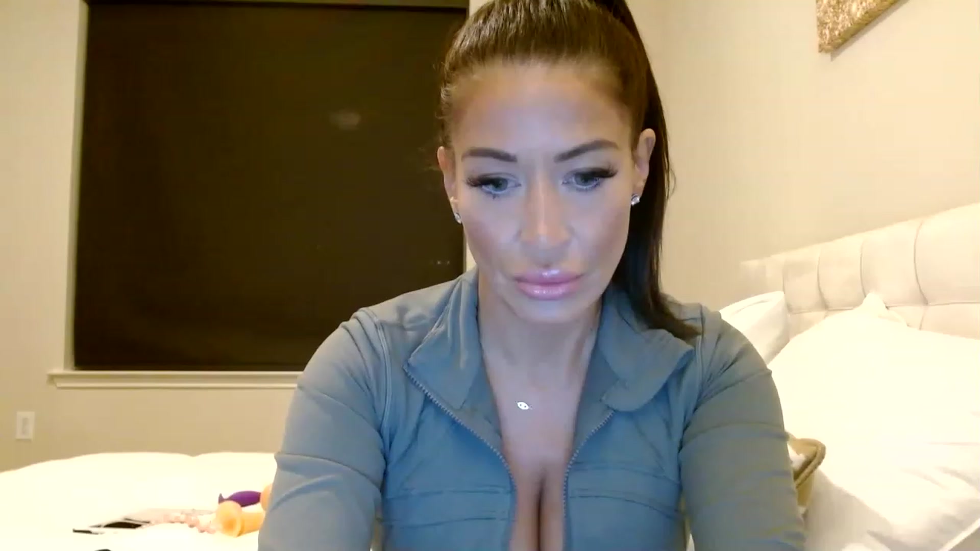Gallery image thumbnail from Noelles's myfreecams stream on, 04/12/2023, 05:32 image 15 of 20