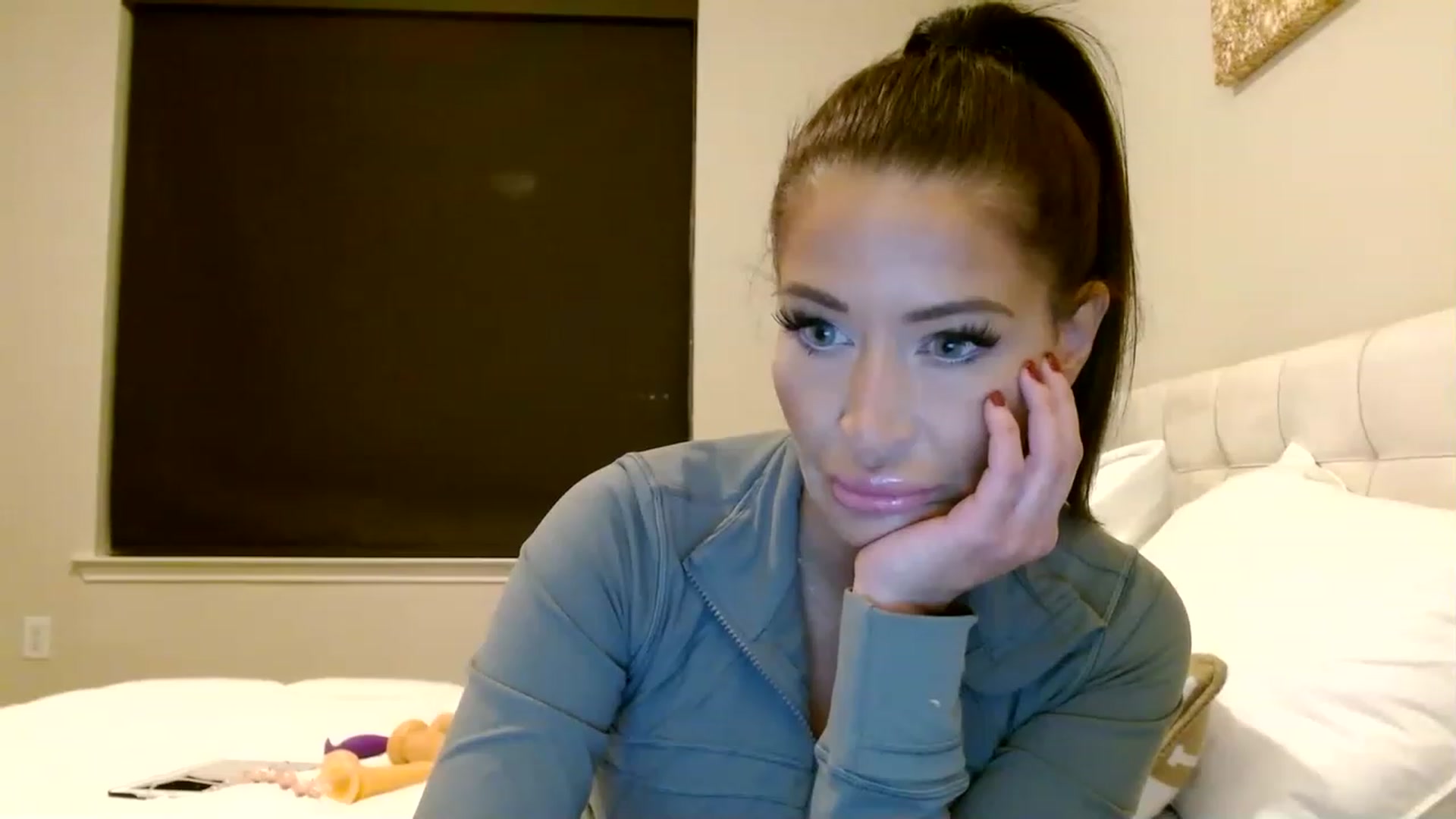 Gallery image thumbnail from Noelles's myfreecams stream on, 04/12/2023, 05:32 image 10 of 20