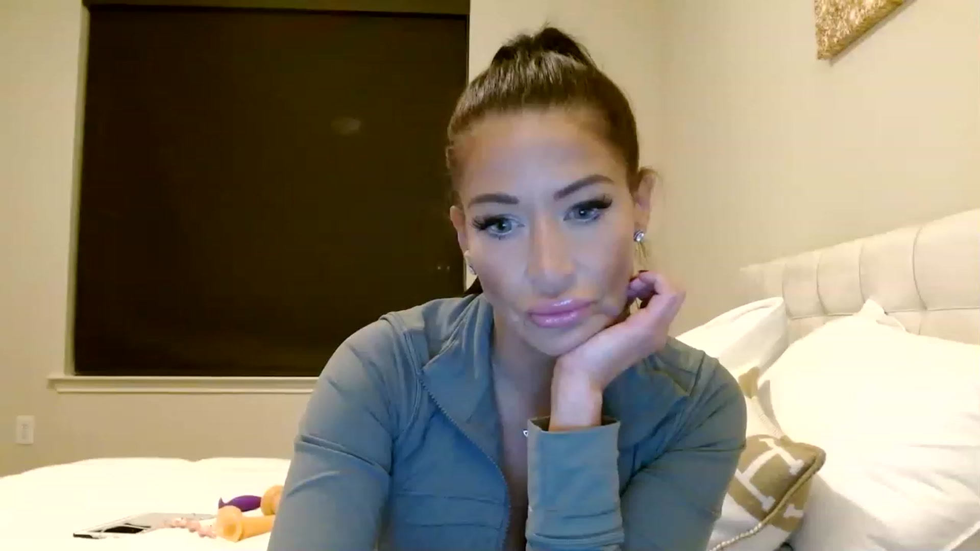 Gallery image thumbnail from Noelles's myfreecams stream on, 04/12/2023, 05:32 image 3 of 20