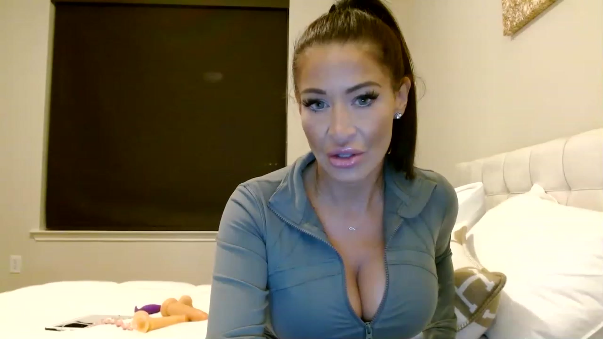 Gallery image thumbnail from Noelles's myfreecams stream on, 04/12/2023, 05:32 image 6 of 20