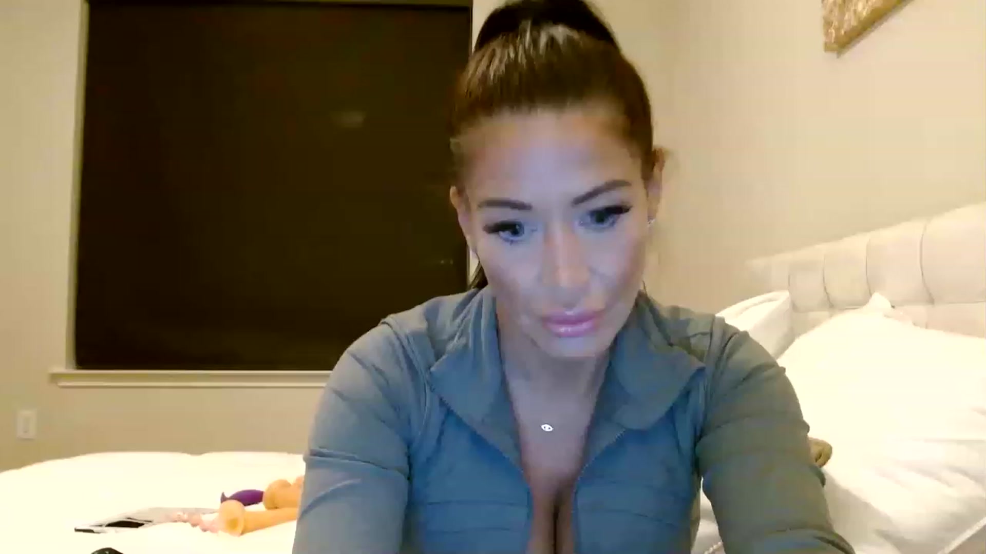 Gallery image thumbnail from Noelles's myfreecams stream on, 04/12/2023, 05:32 image 4 of 20