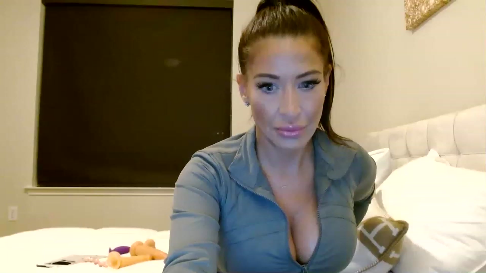 Gallery image thumbnail from Noelles's myfreecams stream on, 04/12/2023, 05:32 image 7 of 20