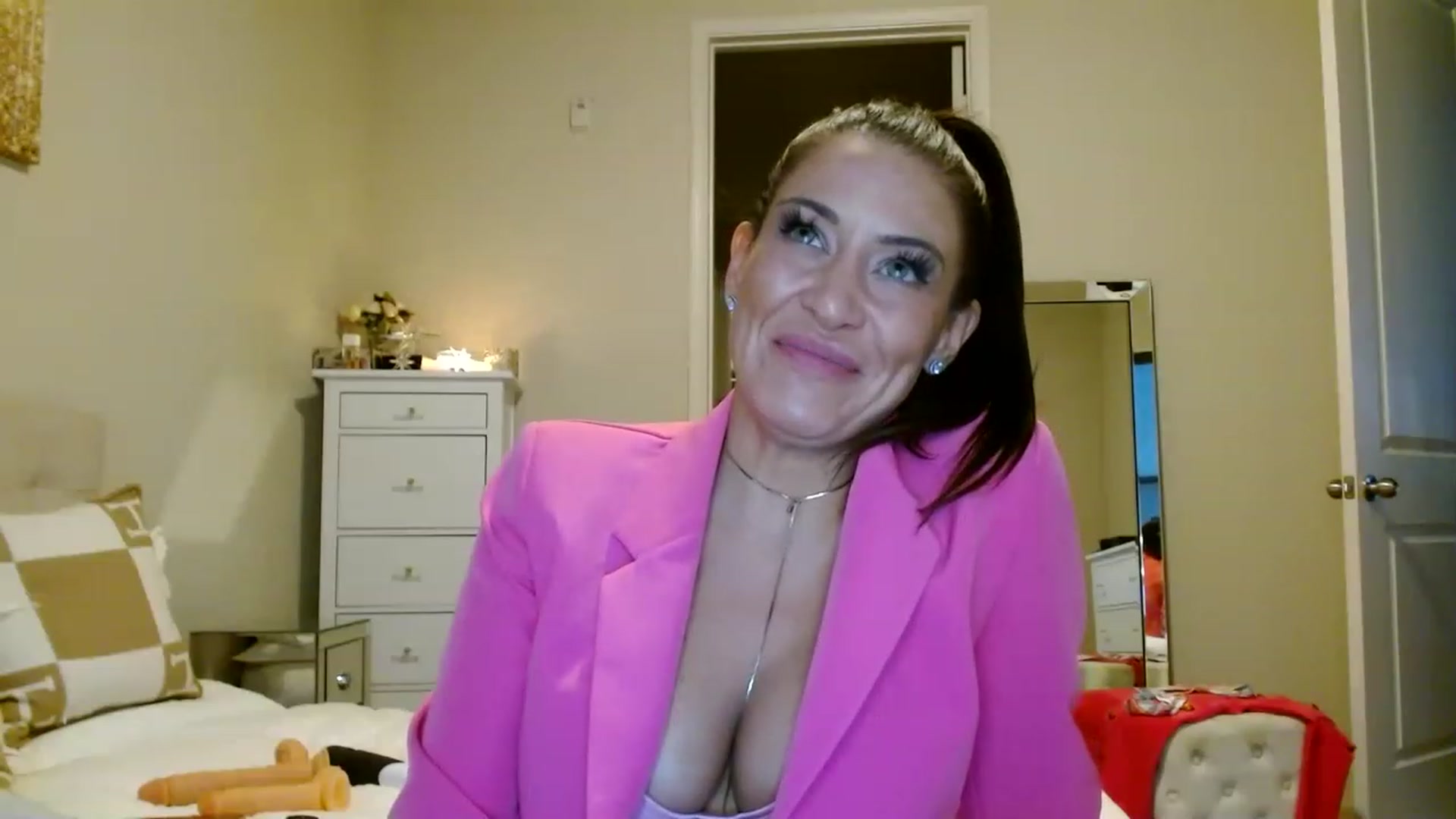 Gallery image thumbnail from Noelles's myfreecams stream on, 05/04/2023, 13:01 image 12 of 20
