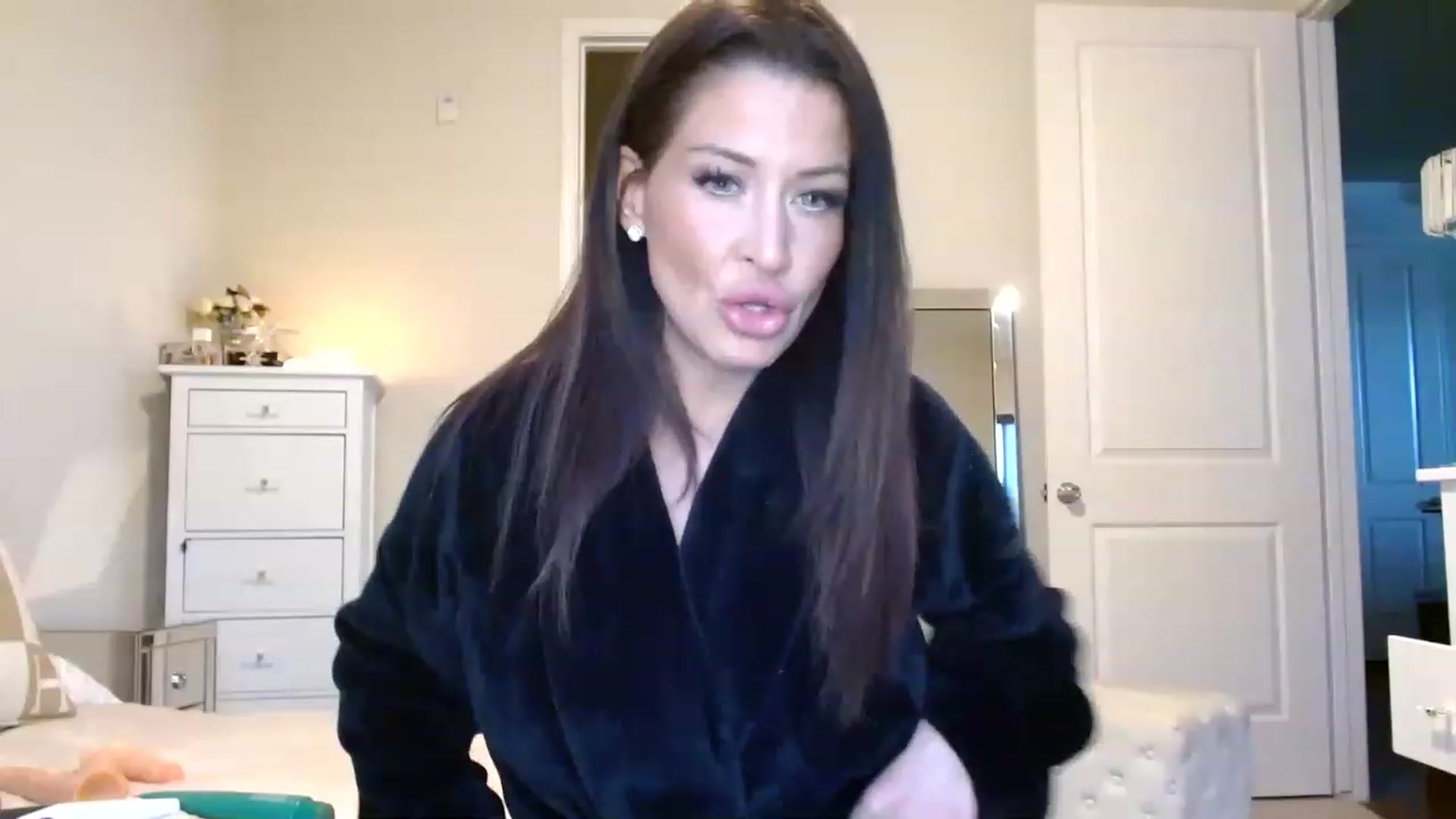 Gallery image thumbnail from Noelles's myfreecams stream on, 05/09/2023, 13:25 image 15 of 20