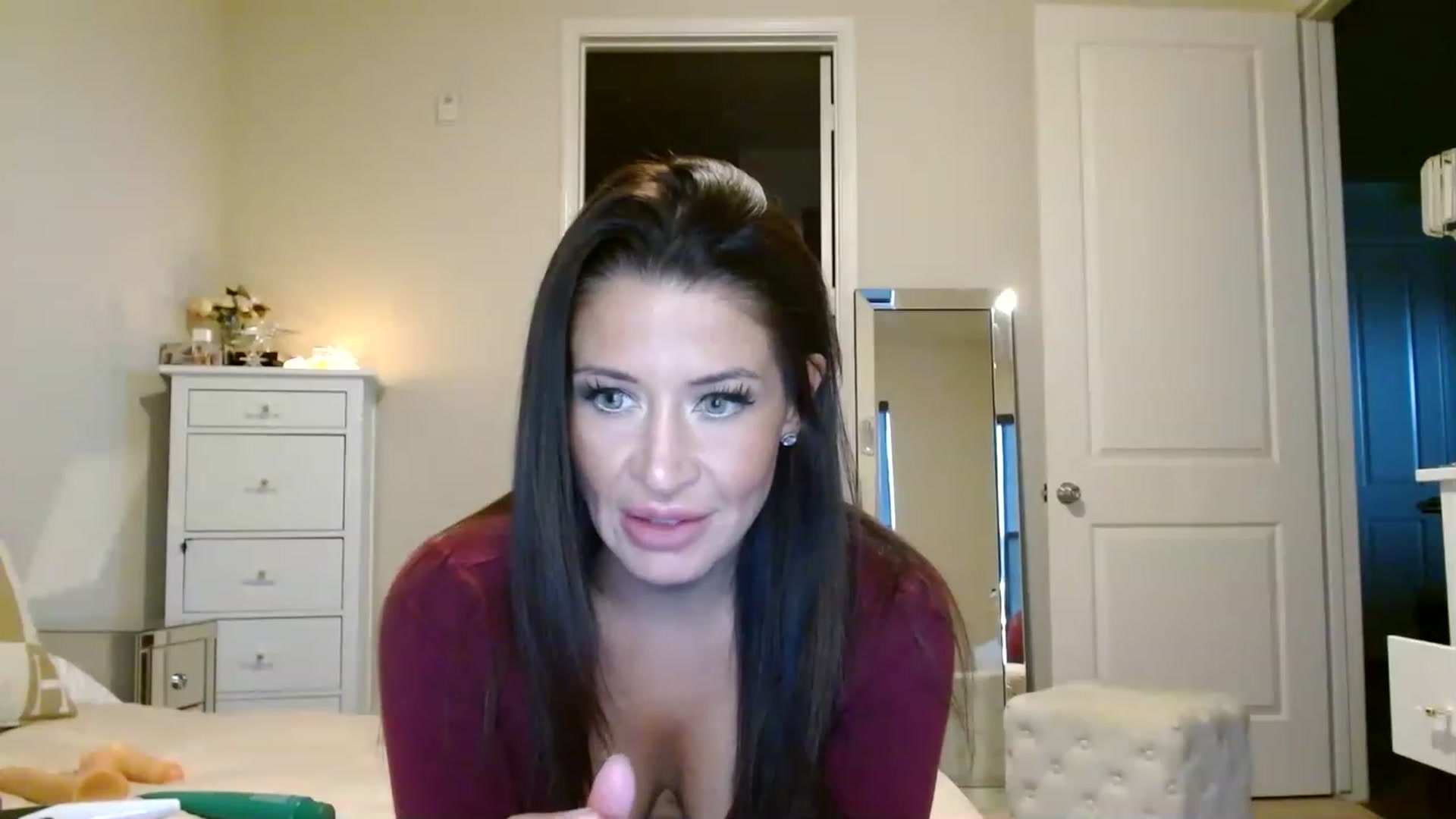 Gallery image thumbnail from Noelles's myfreecams stream on, 05/09/2023, 13:25 image 18 of 20