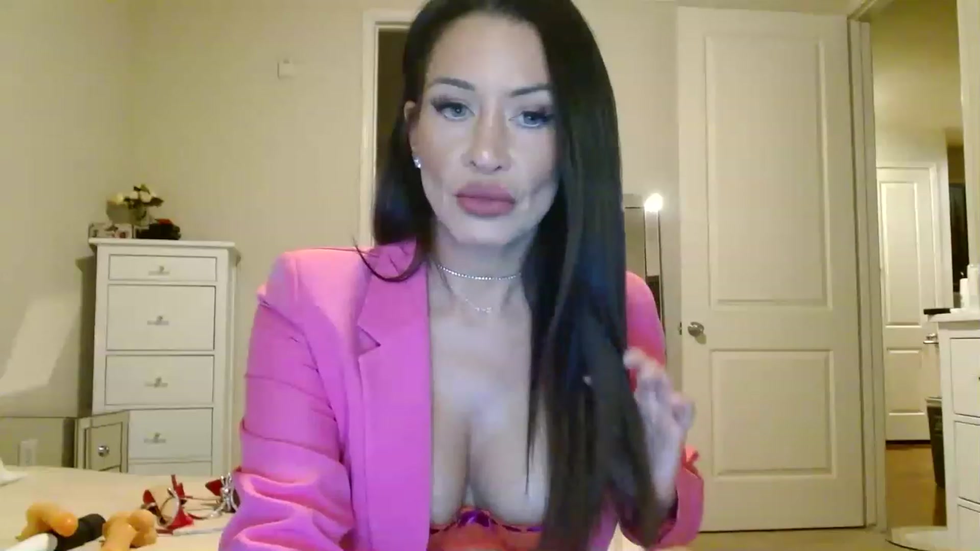 Gallery image thumbnail from Noelles's myfreecams stream on, 05/20/2023, 08:36 image 16 of 20