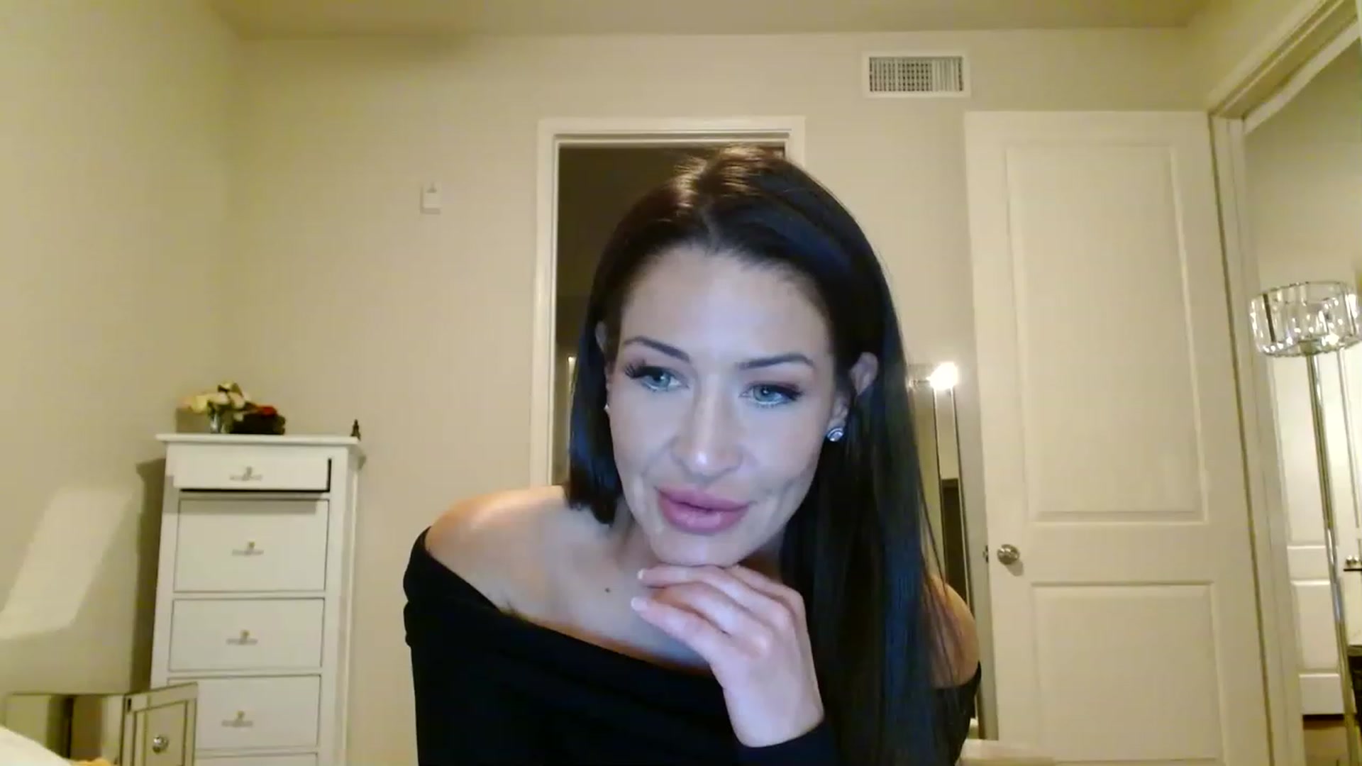 Gallery image thumbnail from Noelles's myfreecams stream on, 05/28/2023, 07:19 image 1 of 20