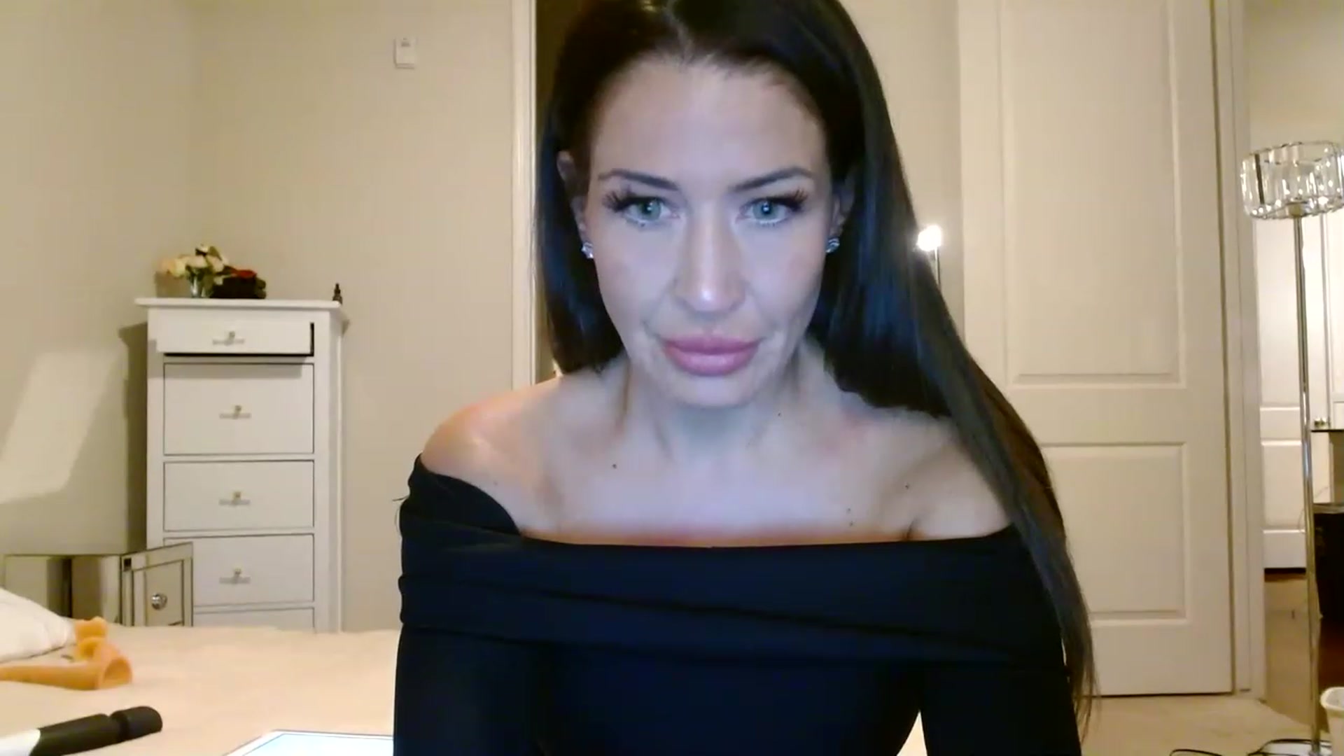 Gallery image thumbnail from Noelles's myfreecams stream on, 05/28/2023, 07:19 image 15 of 20