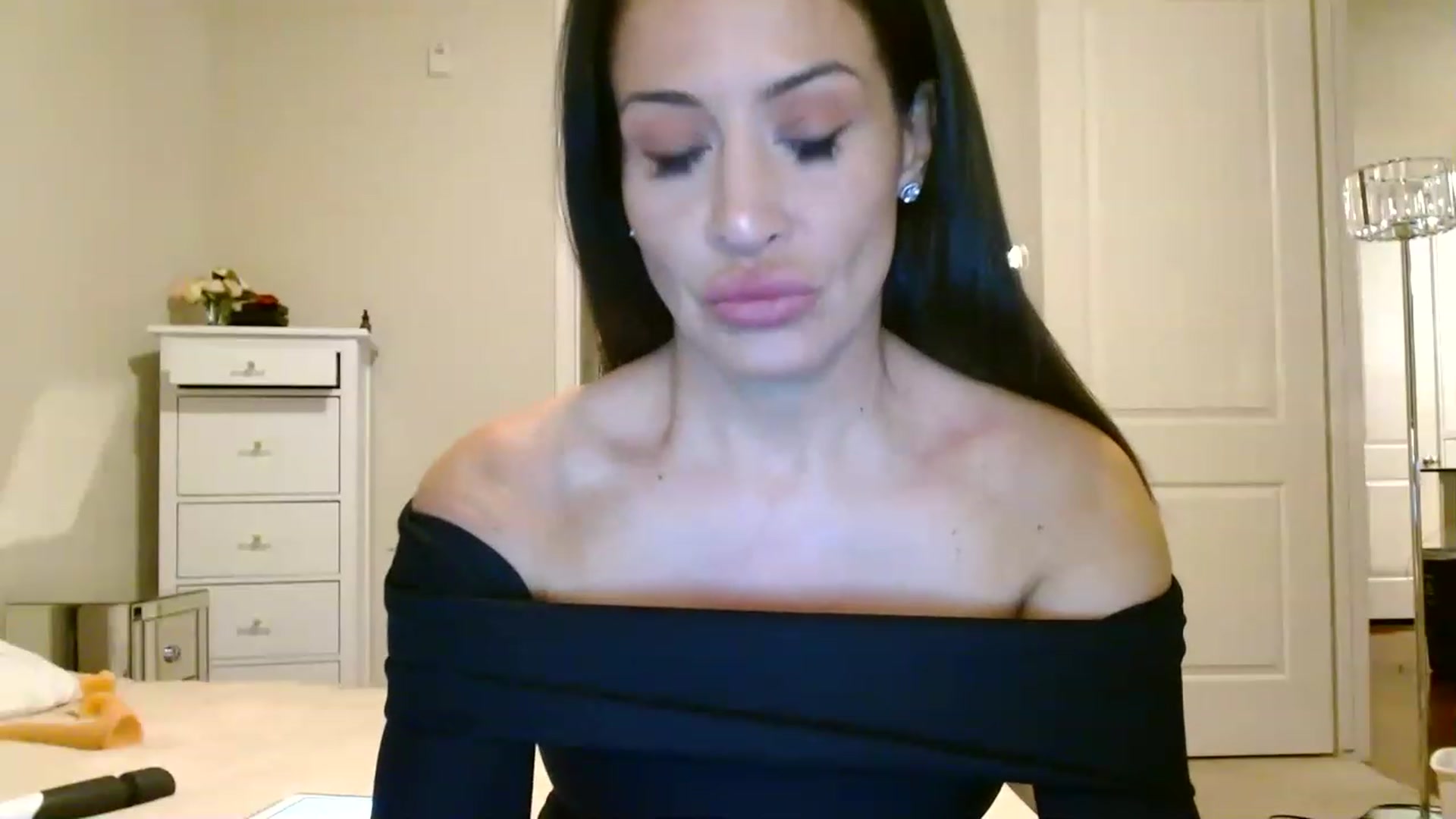 Gallery image thumbnail from Noelles's myfreecams stream on, 05/28/2023, 07:19 image 14 of 20