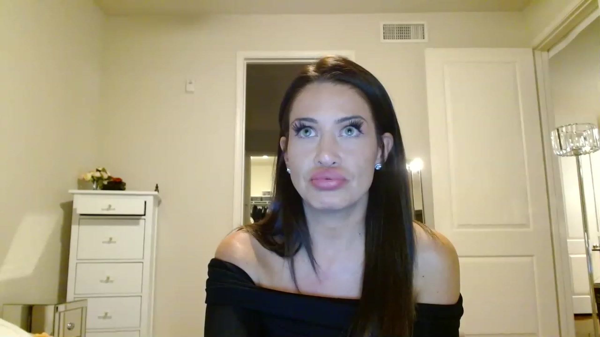 Gallery image thumbnail from Noelles's myfreecams stream on, 05/28/2023, 07:19 image 5 of 20