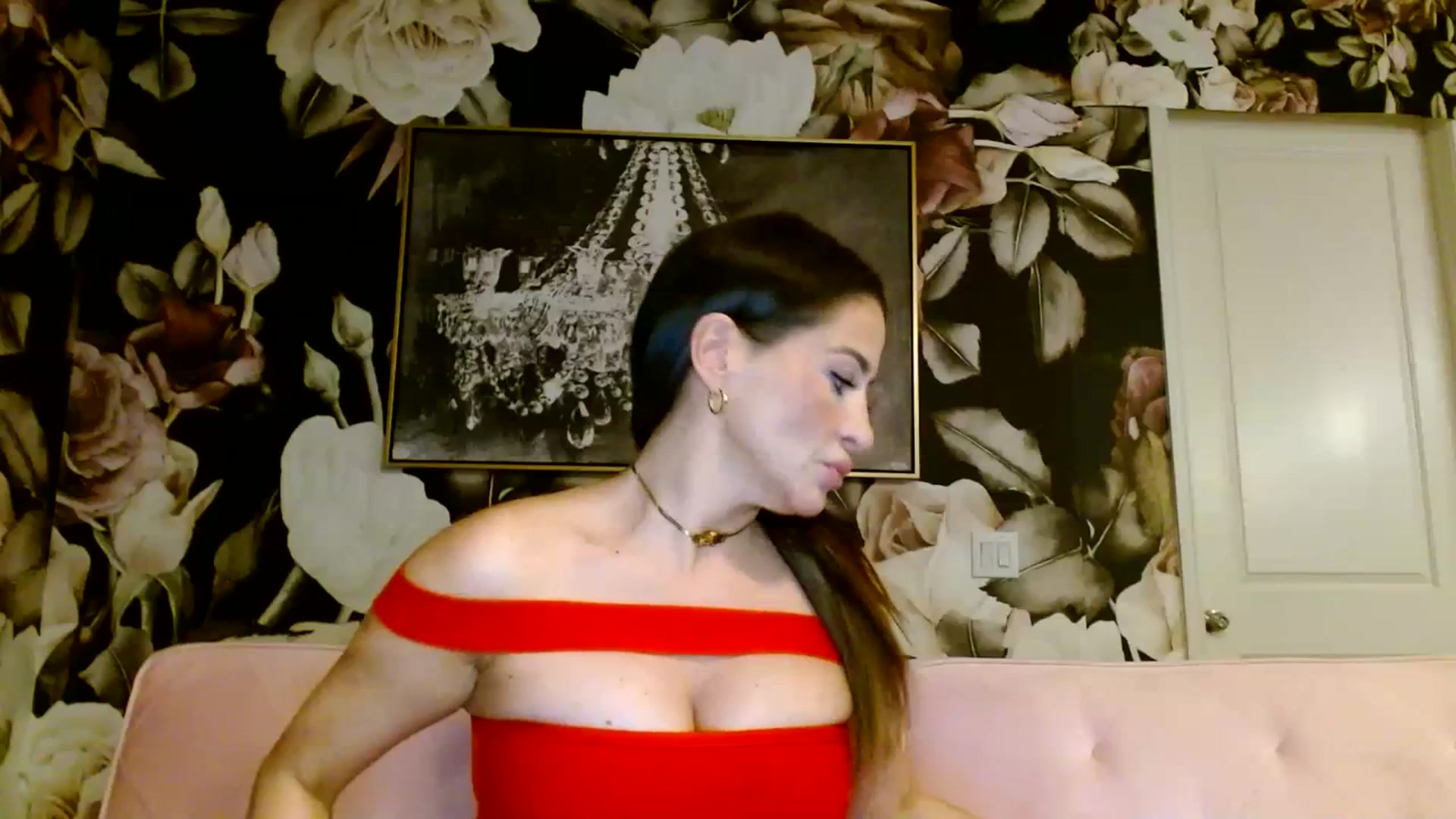 Gallery image thumbnail from Noelles's myfreecams stream on, 07/05/2023, 09:18 image 8 of 20