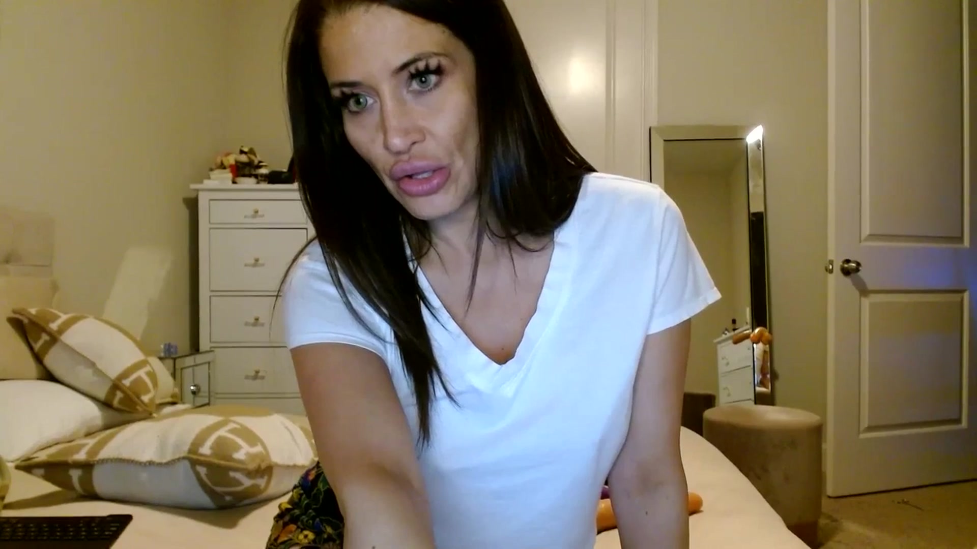 Gallery image thumbnail from Noelles's myfreecams stream on, 07/07/2023, 10:18 image 19 of 20