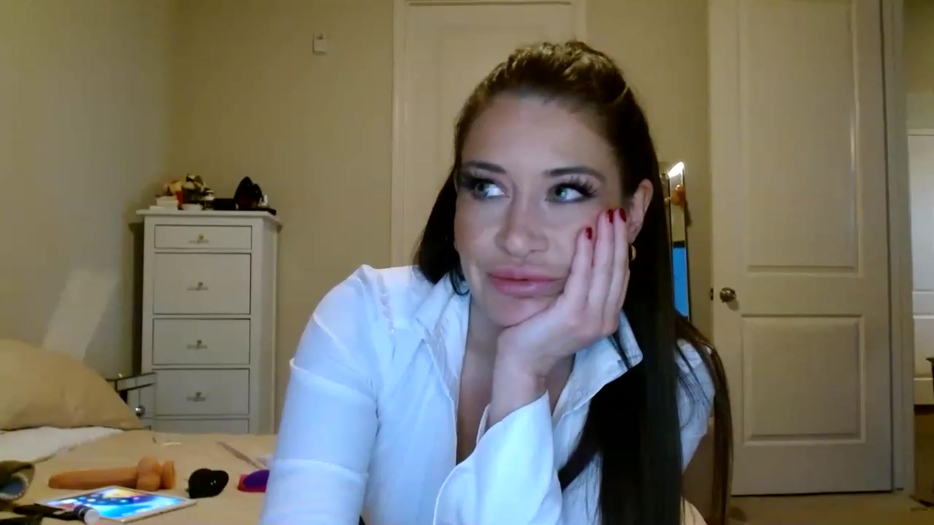 Gallery image thumbnail from Noelles's myfreecams stream on, 07/10/2023, 12:06 image 17 of 20