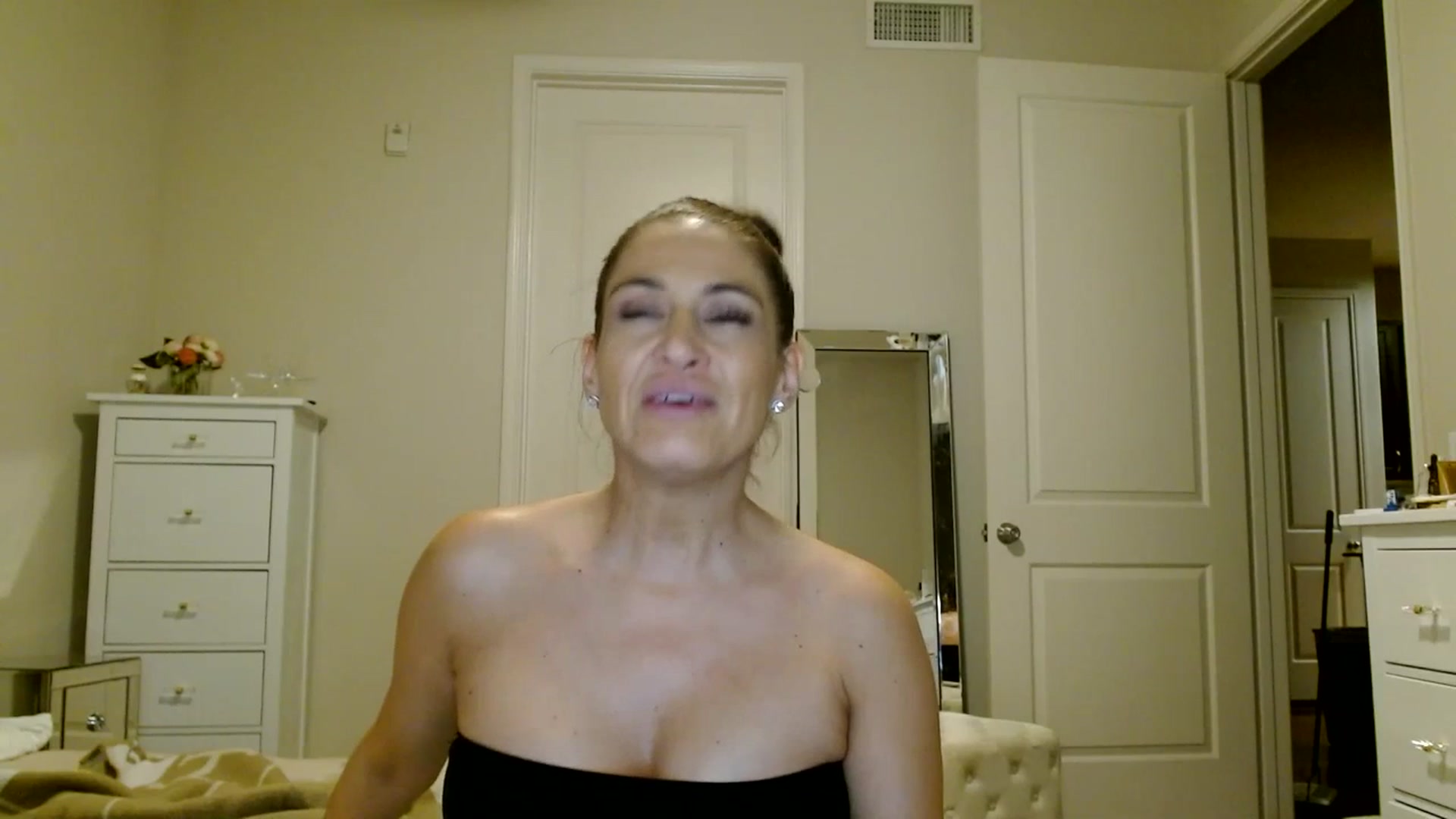 Gallery image thumbnail from Noelles's myfreecams stream on, 07/12/2023, 09:55 image 18 of 20