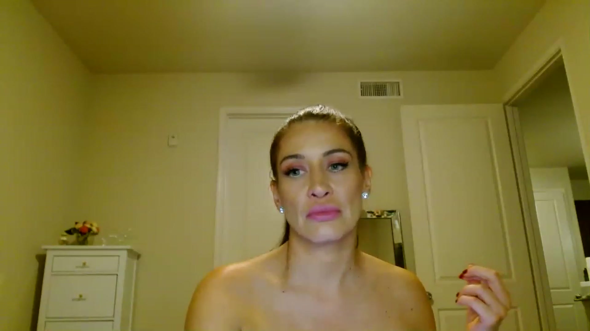 Gallery image thumbnail from Noelles's myfreecams stream on, 07/17/2023, 05:42 image 3 of 20