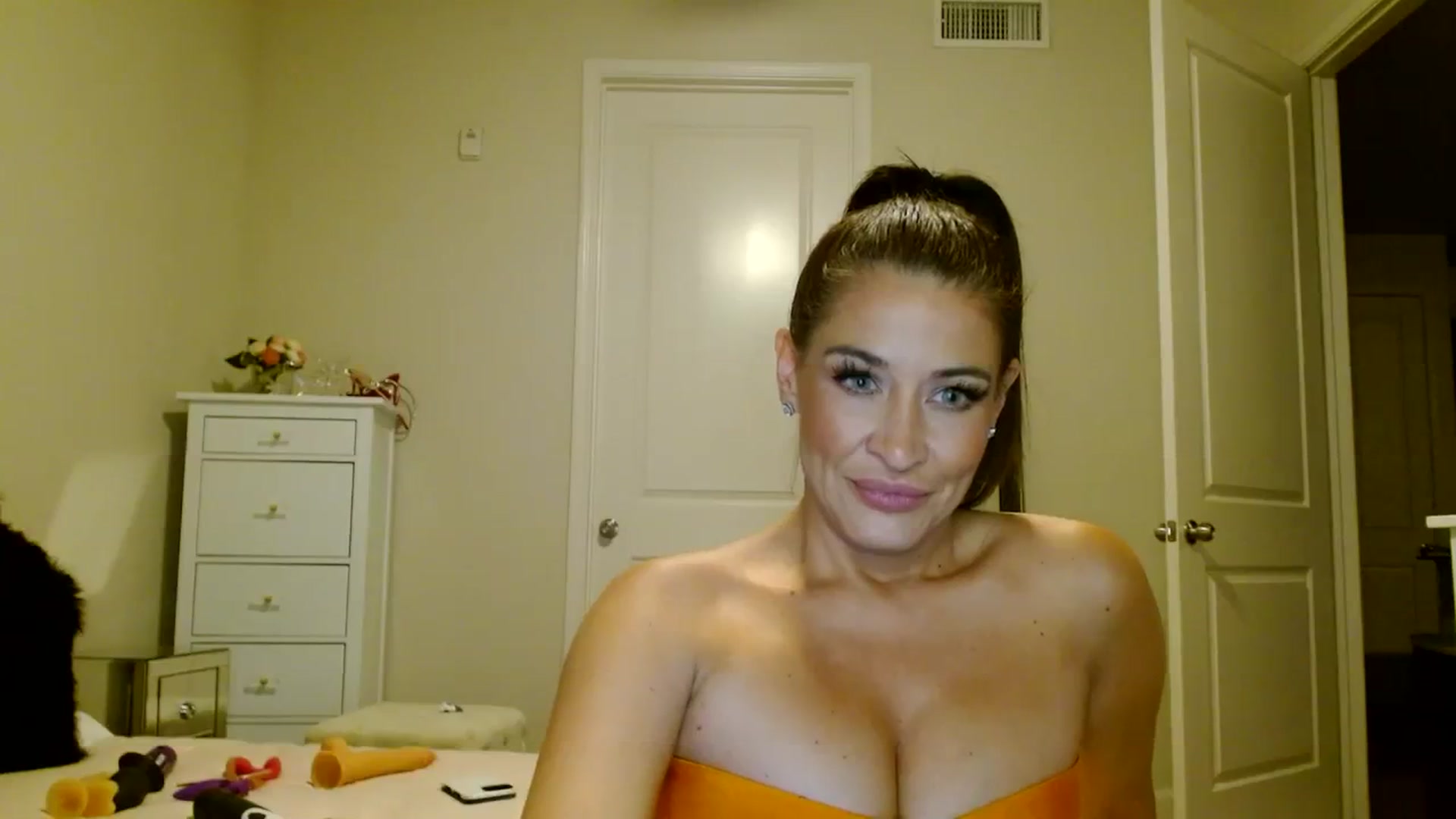 Gallery image thumbnail from Noelles's myfreecams stream on, 07/24/2023, 08:11 image 14 of 20