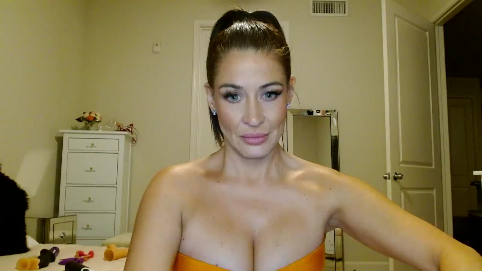 Gallery image thumbnail from Noelles's myfreecams stream on, 07/24/2023, 08:11 image 8 of 20