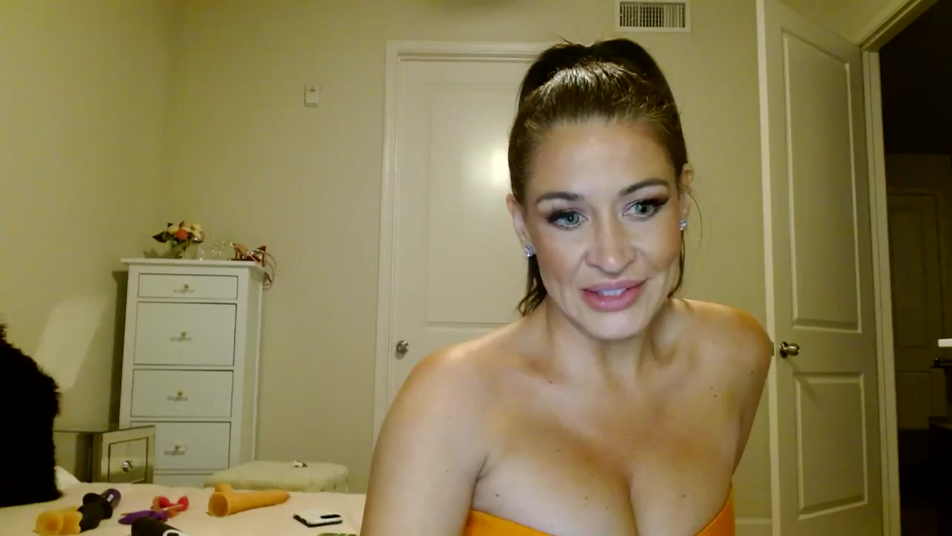 Gallery image thumbnail from Noelles's myfreecams stream on, 07/24/2023, 08:11 image 2 of 20