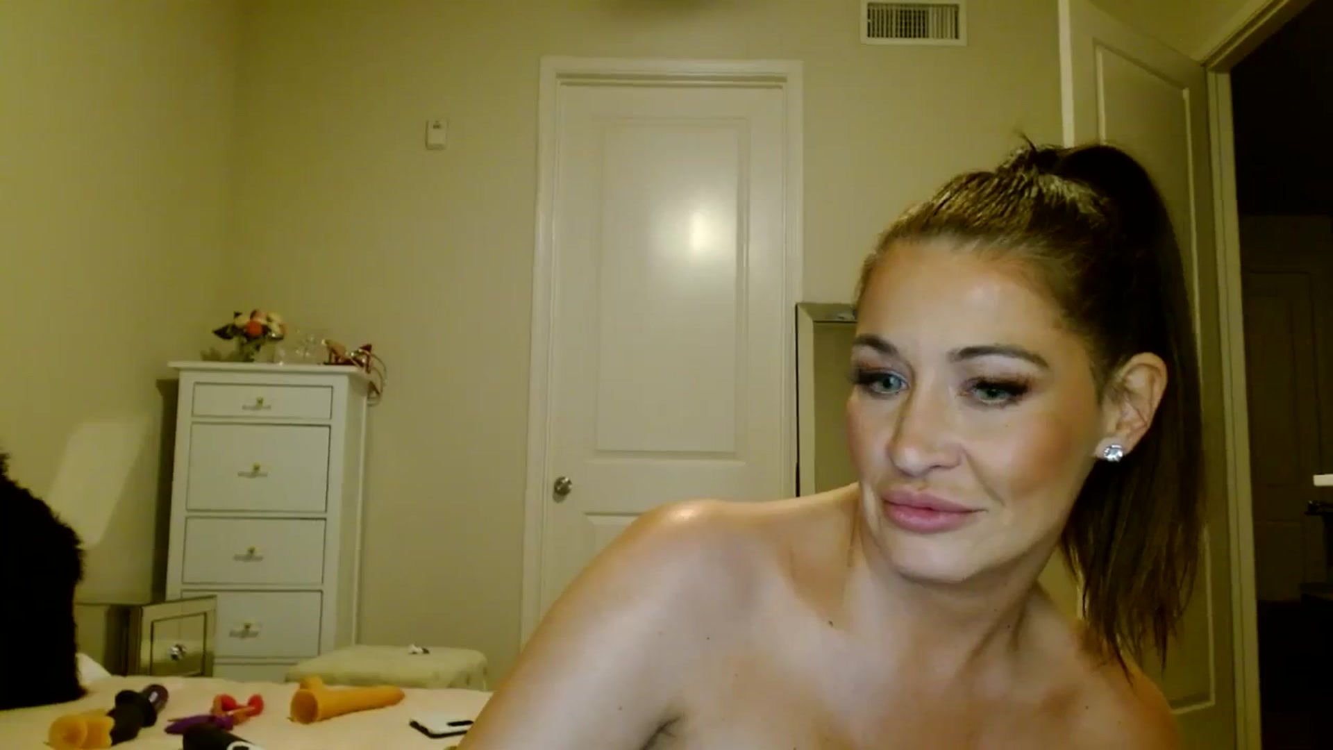 Gallery image thumbnail from Noelles's myfreecams stream on, 07/24/2023, 08:11 image 3 of 20