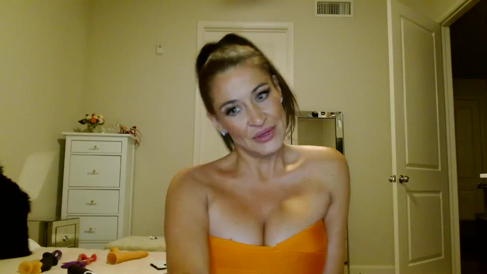 Gallery image thumbnail from Noelles's myfreecams stream on, 07/24/2023, 08:11 image 6 of 20