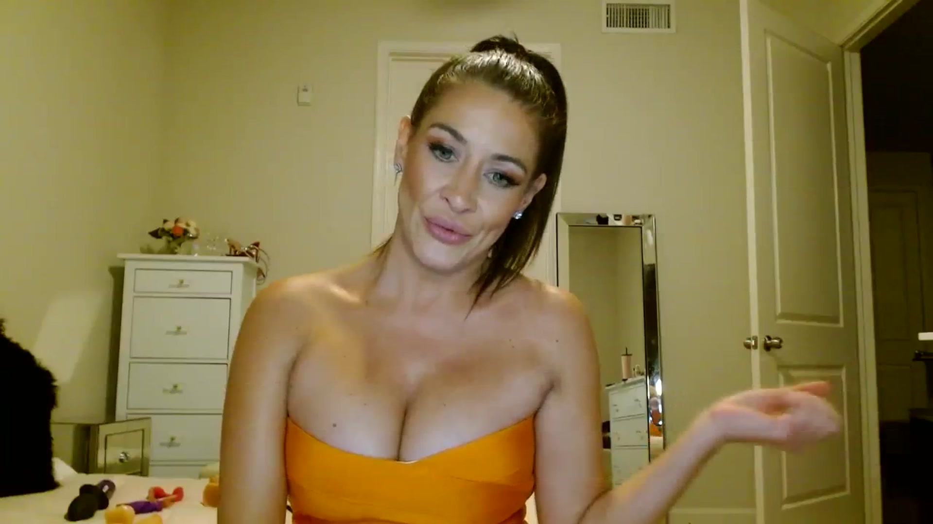 Gallery image thumbnail from Noelles's myfreecams stream on, 07/24/2023, 09:32 image 3 of 20