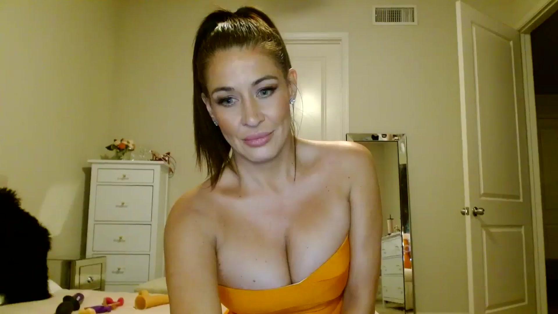 Gallery image thumbnail from Noelles's myfreecams stream on, 07/24/2023, 09:32 image 6 of 20