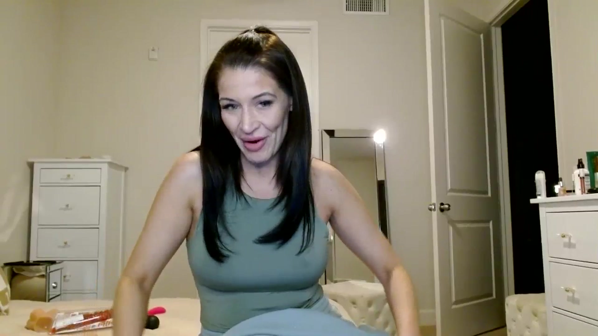 Gallery image thumbnail from Noelles's myfreecams stream on, 01/03/2024, 11:54 image 9 of 20