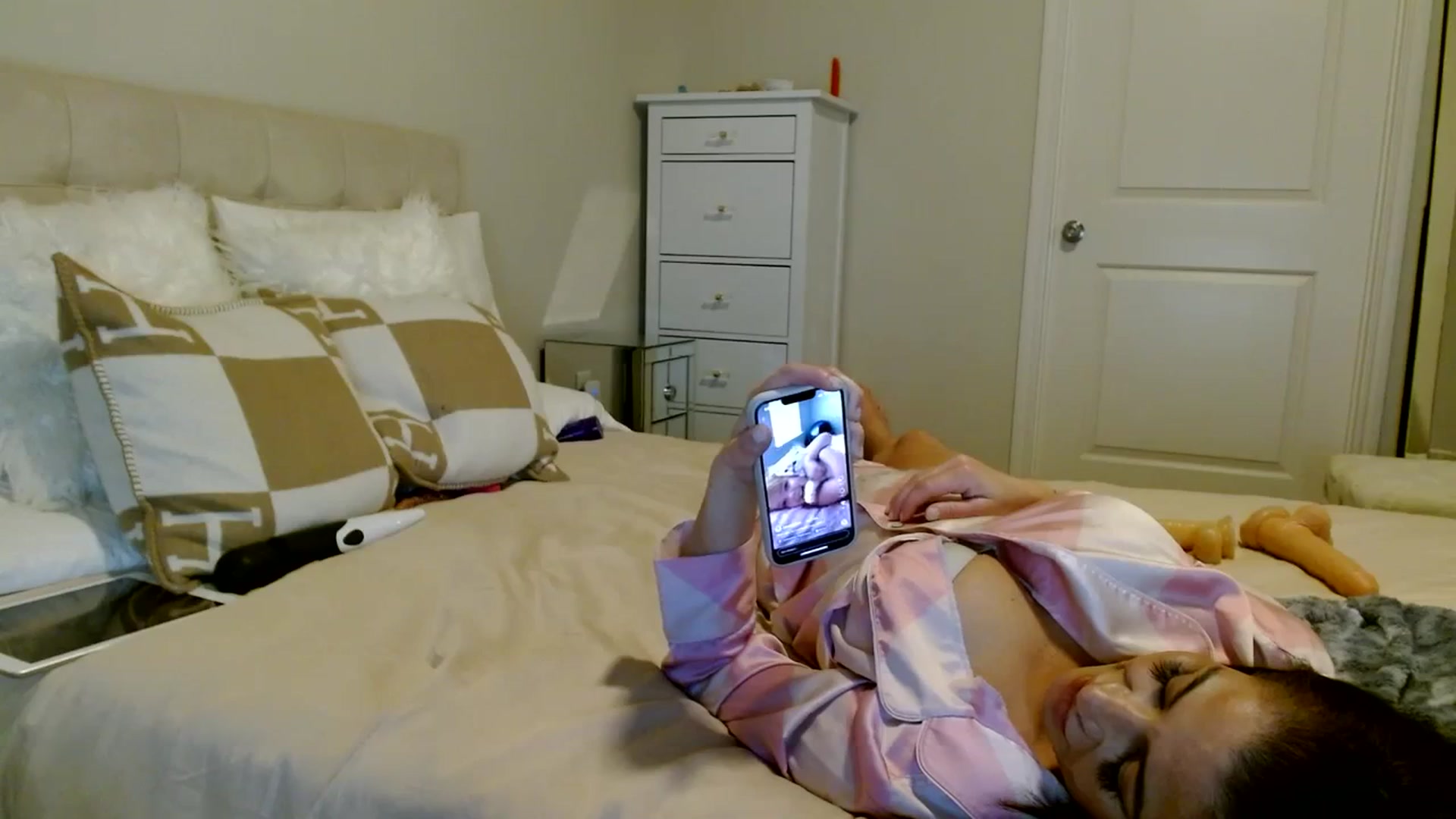 Gallery image thumbnail from Noelles's myfreecams stream on, 01/12/2024, 10:55 image 2 of 20