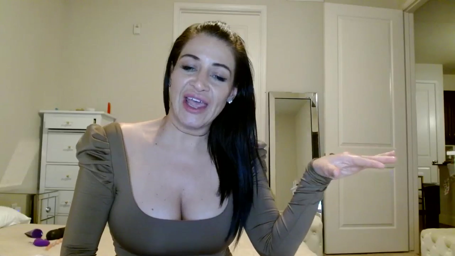 Gallery image thumbnail from Noelles's myfreecams stream on, 01/13/2024, 10:20 image 15 of 20