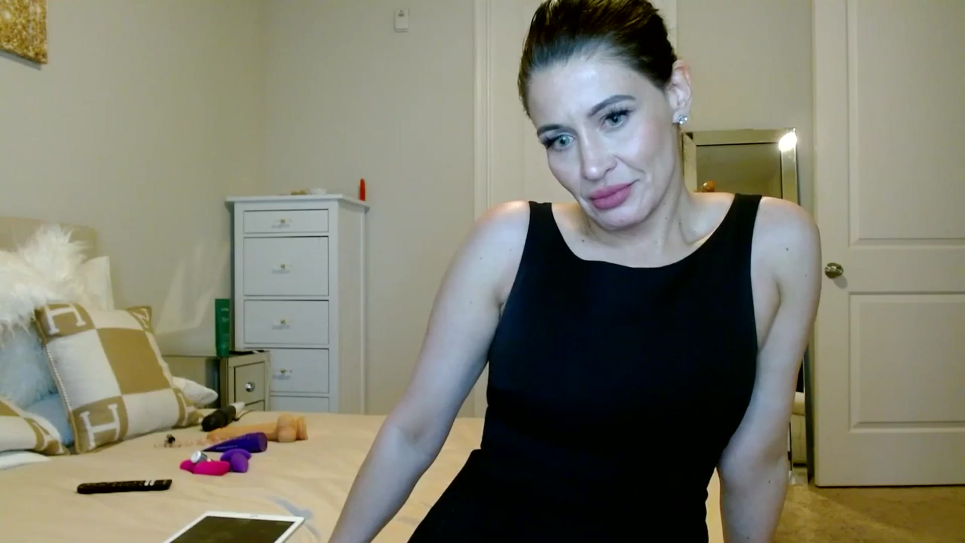 Gallery image thumbnail from Noelles's myfreecams stream on, 01/15/2024, 11:06 image 4 of 20