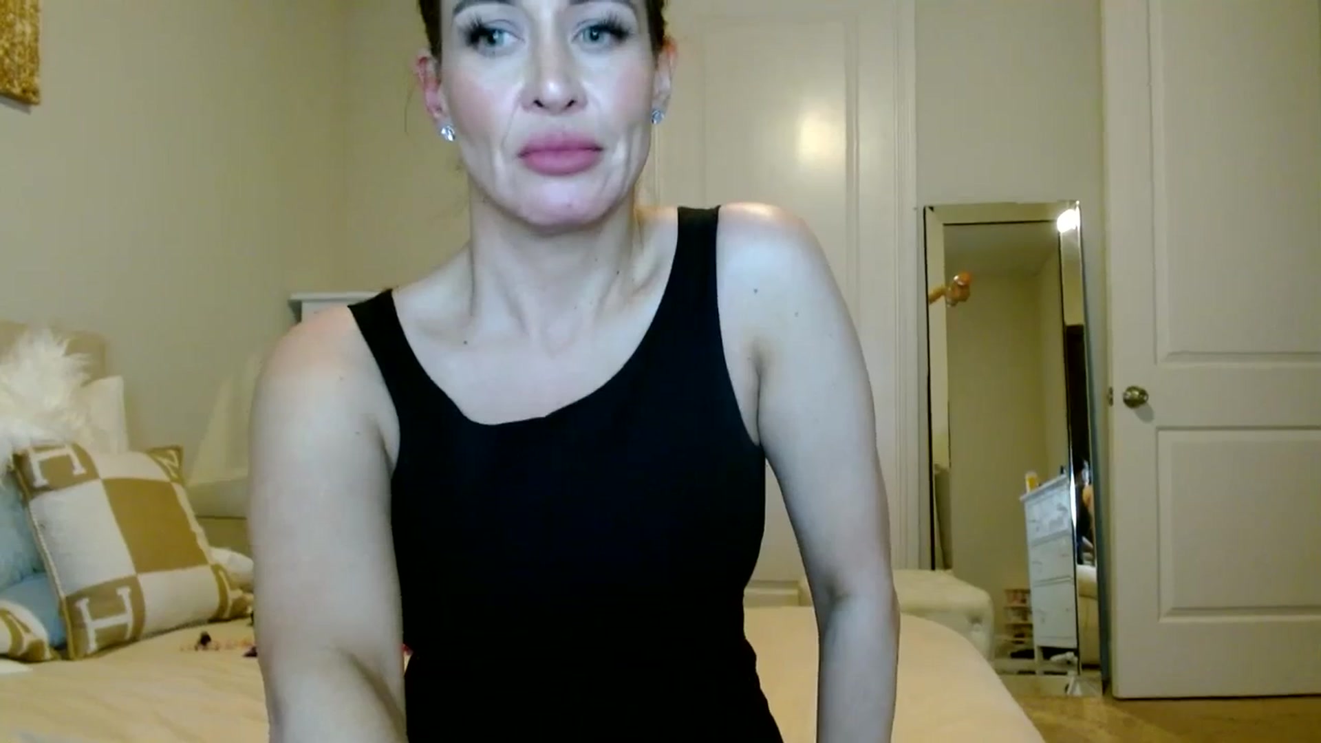 Gallery image thumbnail from Noelles's myfreecams stream on, 01/15/2024, 11:06 image 17 of 20
