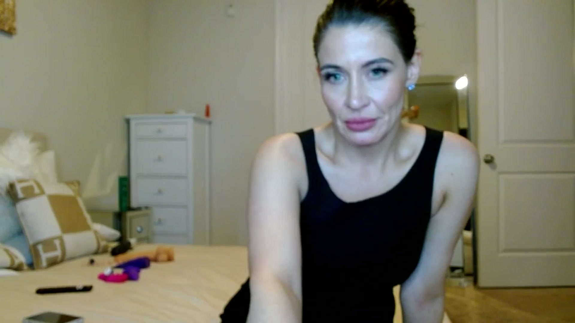 Gallery image thumbnail from Noelles's myfreecams stream on, 01/15/2024, 11:06 image 10 of 20