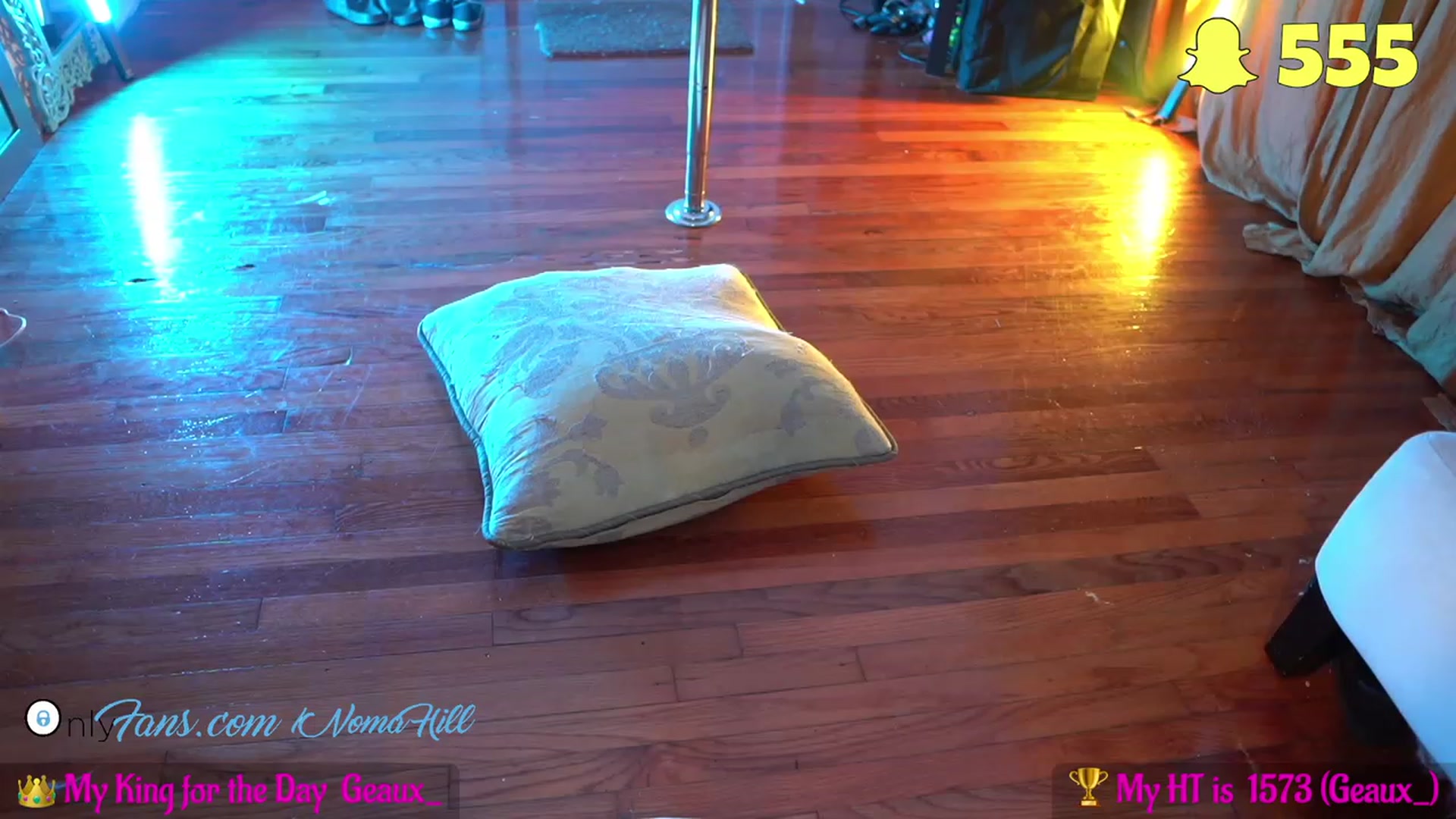 Gallery image thumbnail from Noma_Hill's myfreecams stream on, 03/15/2023, 24:05 image 17 of 20