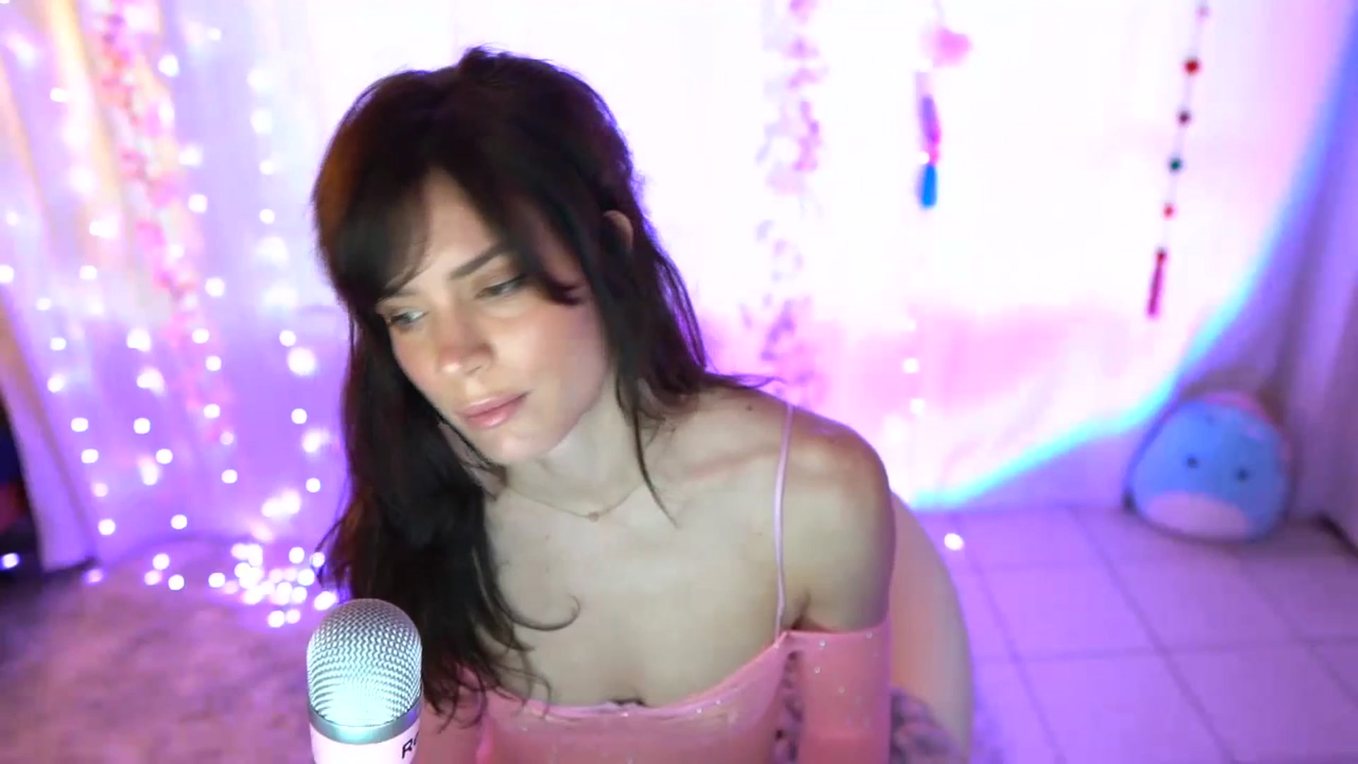 Gallery image thumbnail from Noma_Hill's myfreecams stream on, 09/19/2023, 23:12 image 15 of 20