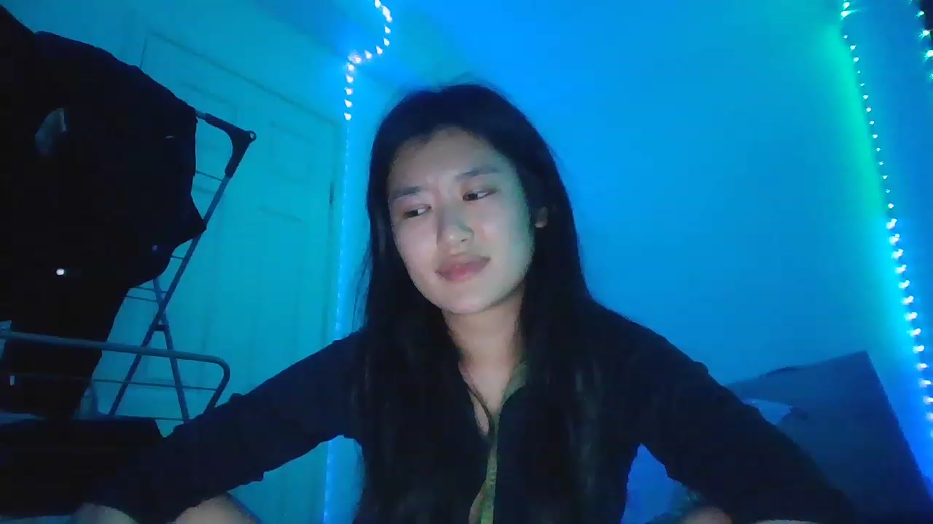 Gallery image thumbnail from Nomi_20's myfreecams stream on, 12/17/2022, 03:14 image 6 of 20