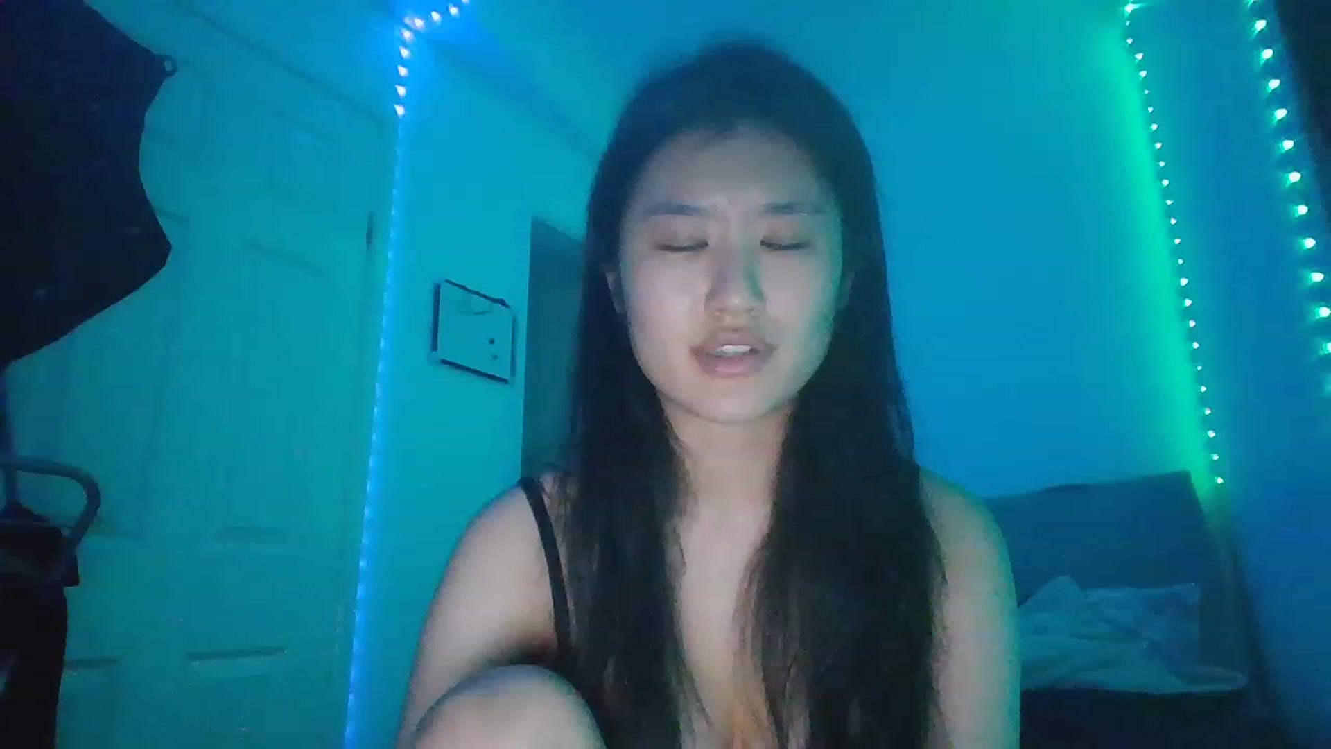Gallery image thumbnail from Nomi_20's myfreecams stream on, 12/19/2022, 01:57 image 19 of 20