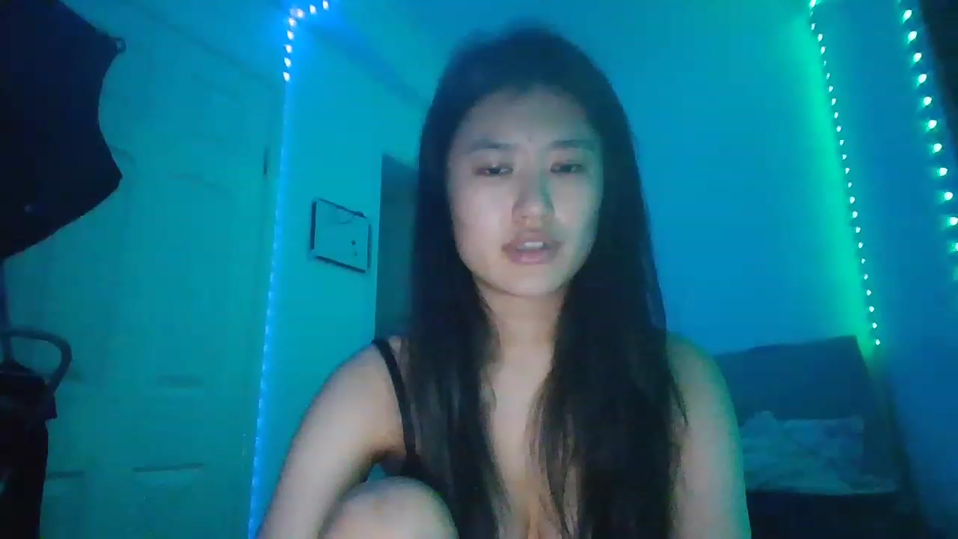 Gallery image thumbnail from Nomi_20's myfreecams stream on, 12/19/2022, 01:57 image 17 of 20