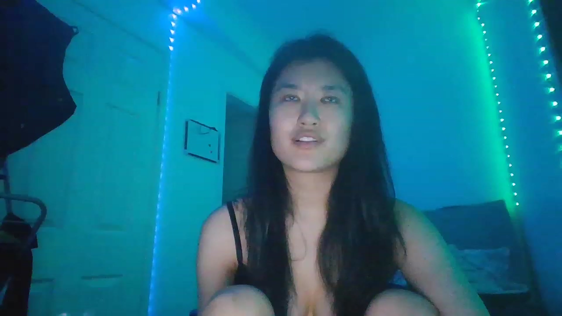 Gallery image thumbnail from Nomi_20's myfreecams stream on, 12/19/2022, 01:57 image 1 of 20
