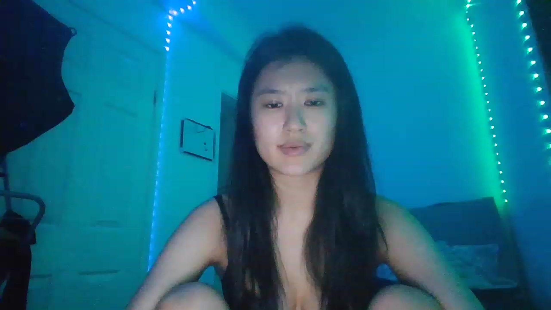 Gallery image thumbnail from Nomi_20's myfreecams stream on, 12/19/2022, 01:57 image 4 of 20