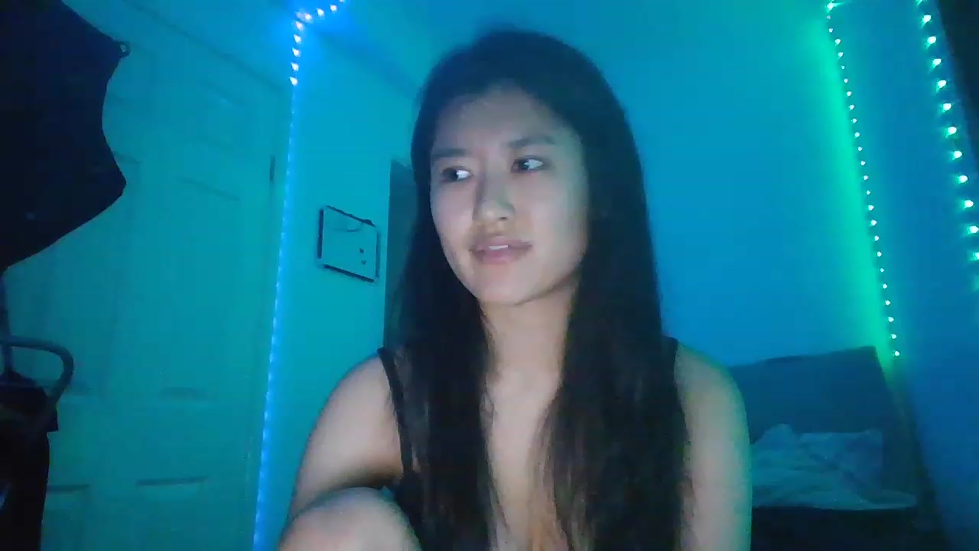 Gallery image thumbnail from Nomi_20's myfreecams stream on, 12/19/2022, 01:57 image 16 of 20