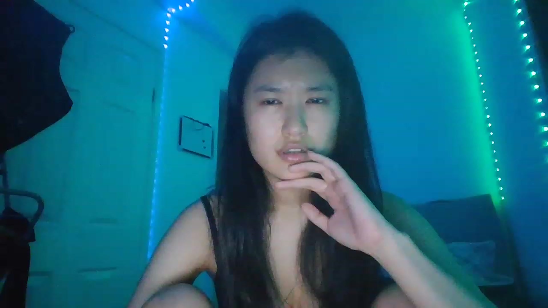 Gallery image thumbnail from Nomi_20's myfreecams stream on, 12/19/2022, 01:57 image 6 of 20