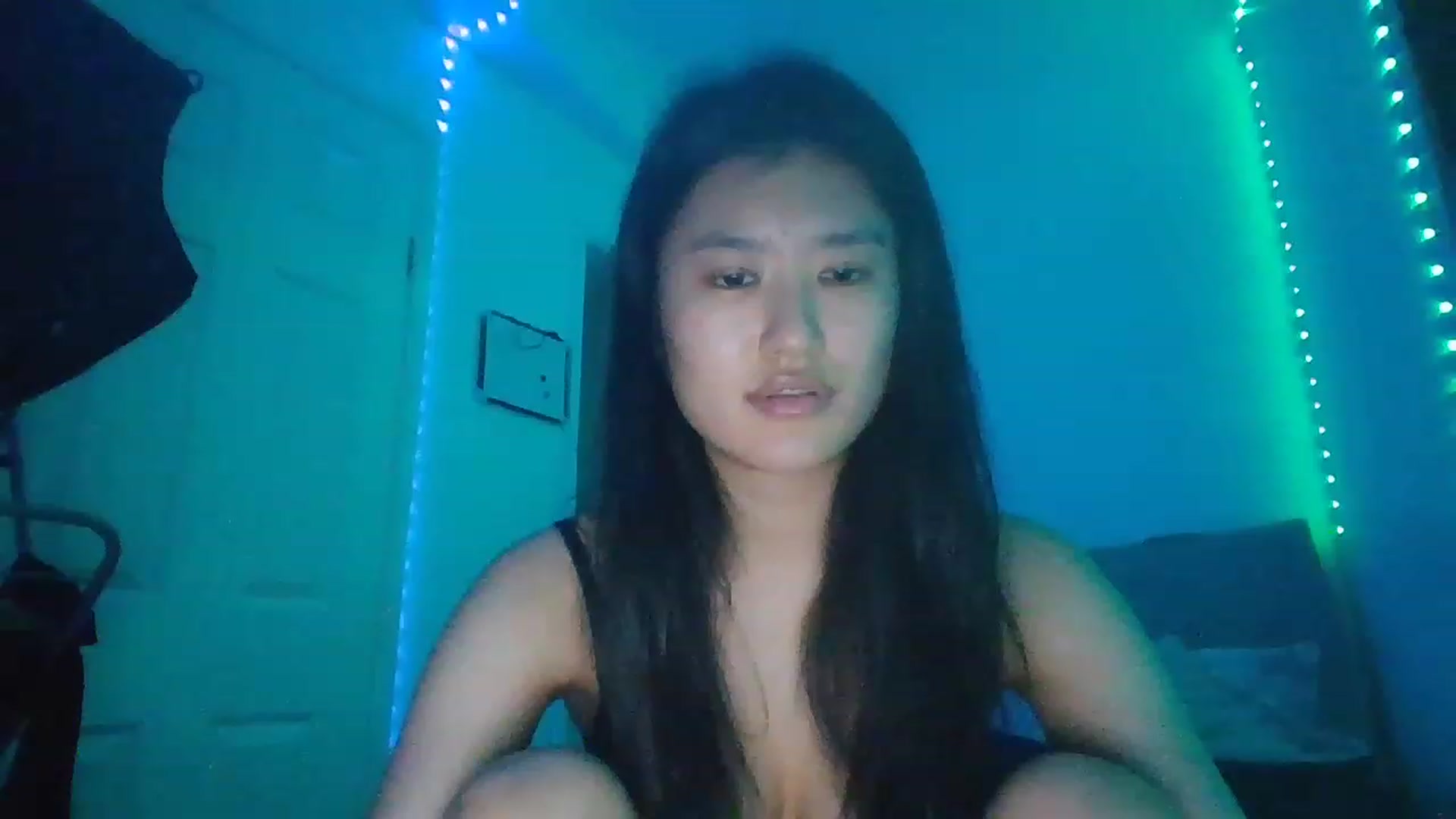 Gallery image thumbnail from Nomi_20's myfreecams stream on, 12/19/2022, 01:57 image 2 of 20
